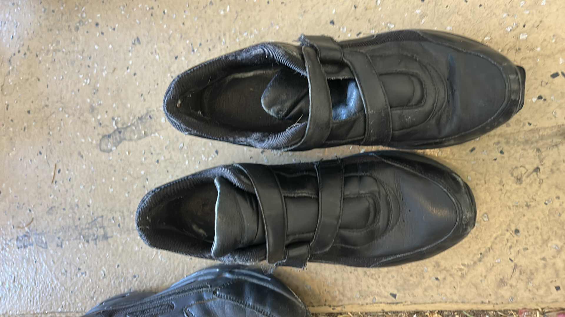 Photo 1 of 4 PAIRS OF SHOES