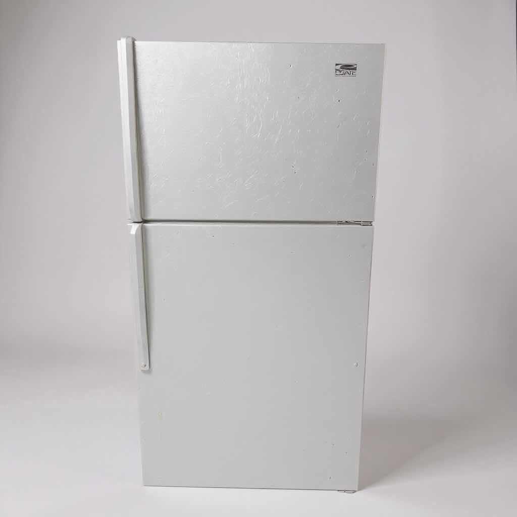 Photo 1 of ESTATE BY WHIRLPOOL REFRIGERATOR FREEZER WHITE CONTENT NOT INCLUDED