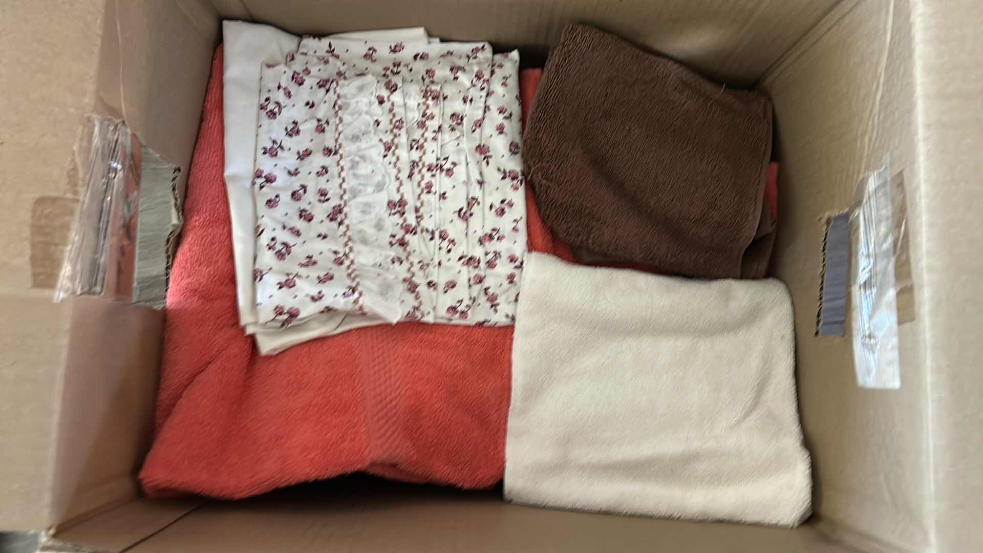 Photo 1 of BOX OF HAND TOWELS, BATH TOWELS AND HOT PADZ