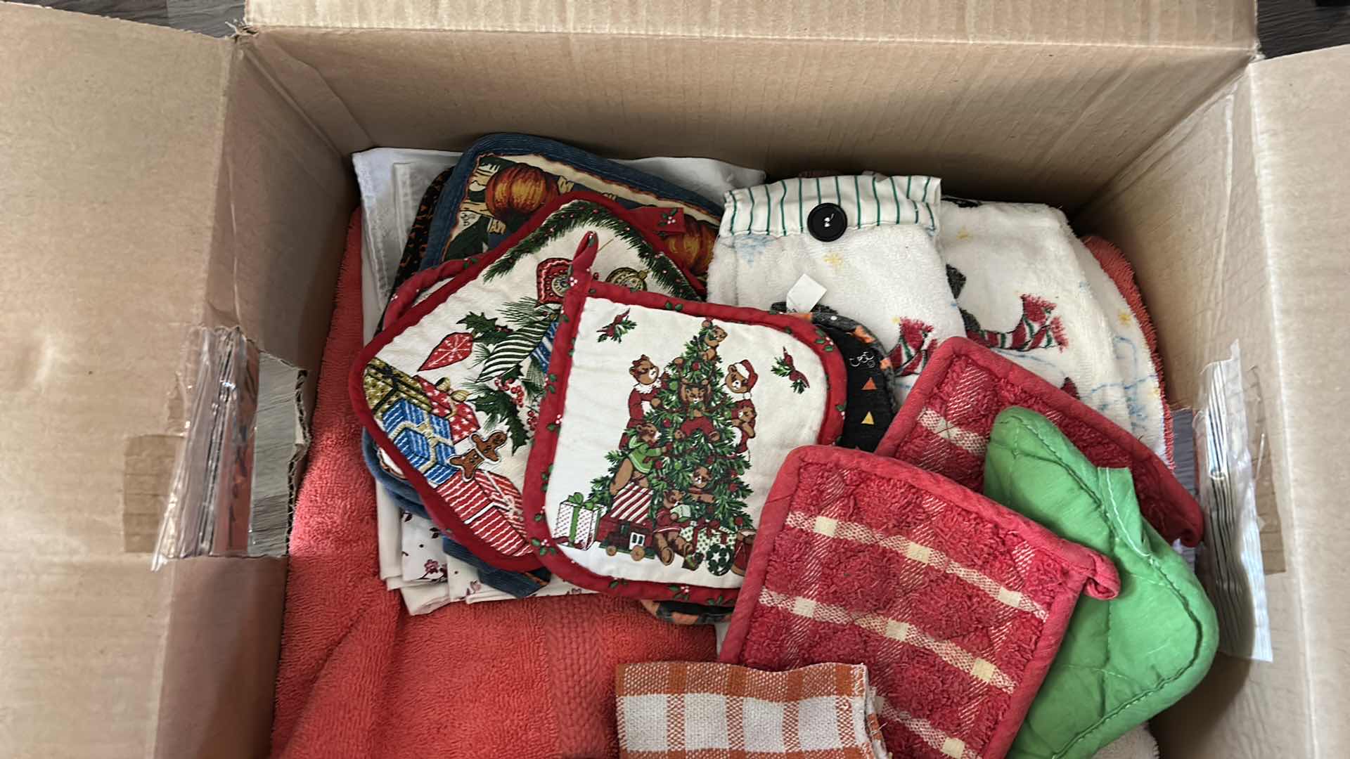 Photo 1 of BOX OF HAND TOWELS, BATH TOWELS AND HOT PADZ