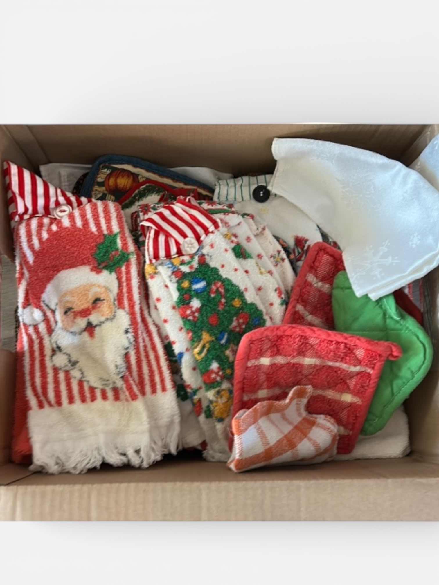 Photo 1 of BOX OF HAND TOWELS, BATH TOWELS AND HOT PADZ