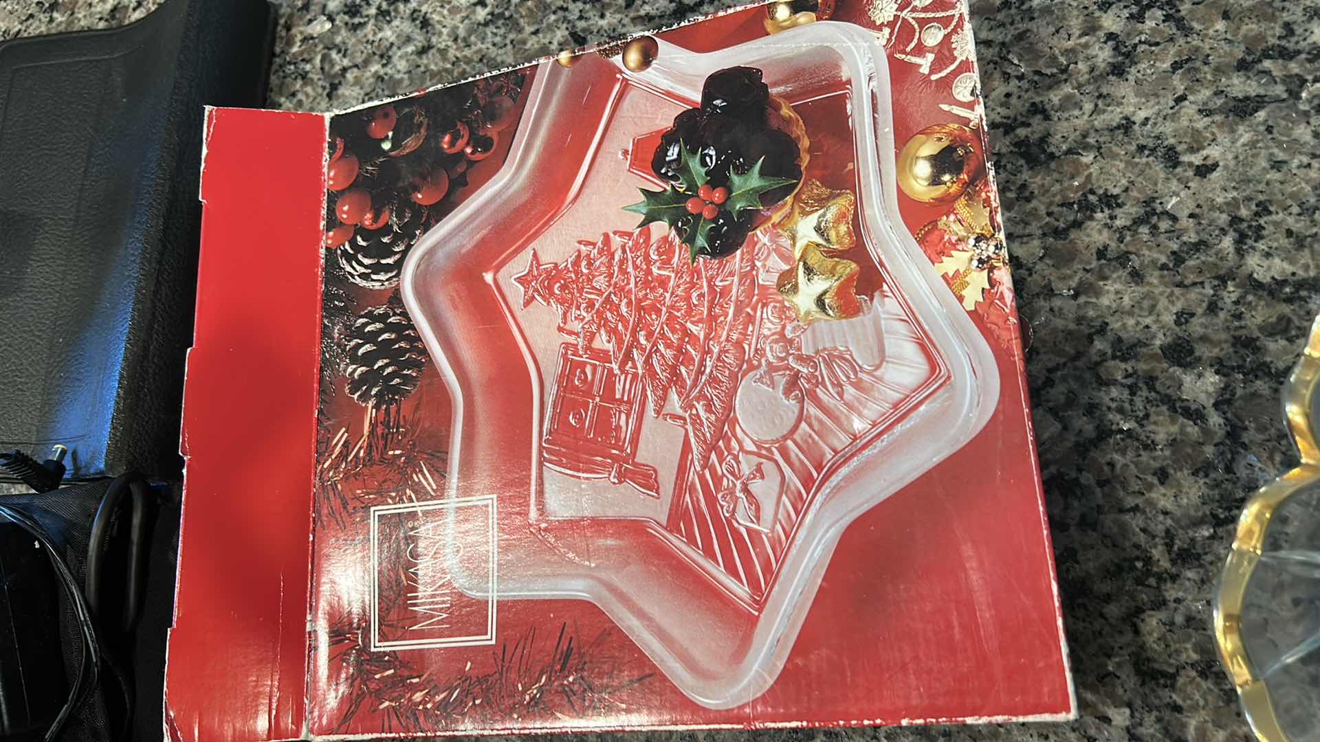 Photo 1 of 3- CLASS/CRYSTAL SERVING PLATES