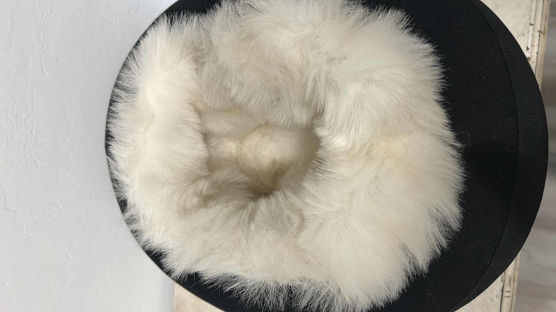 Photo 1 of GORDON DELUXE BLACK FELT BOWLER HAT SIZE 71/4