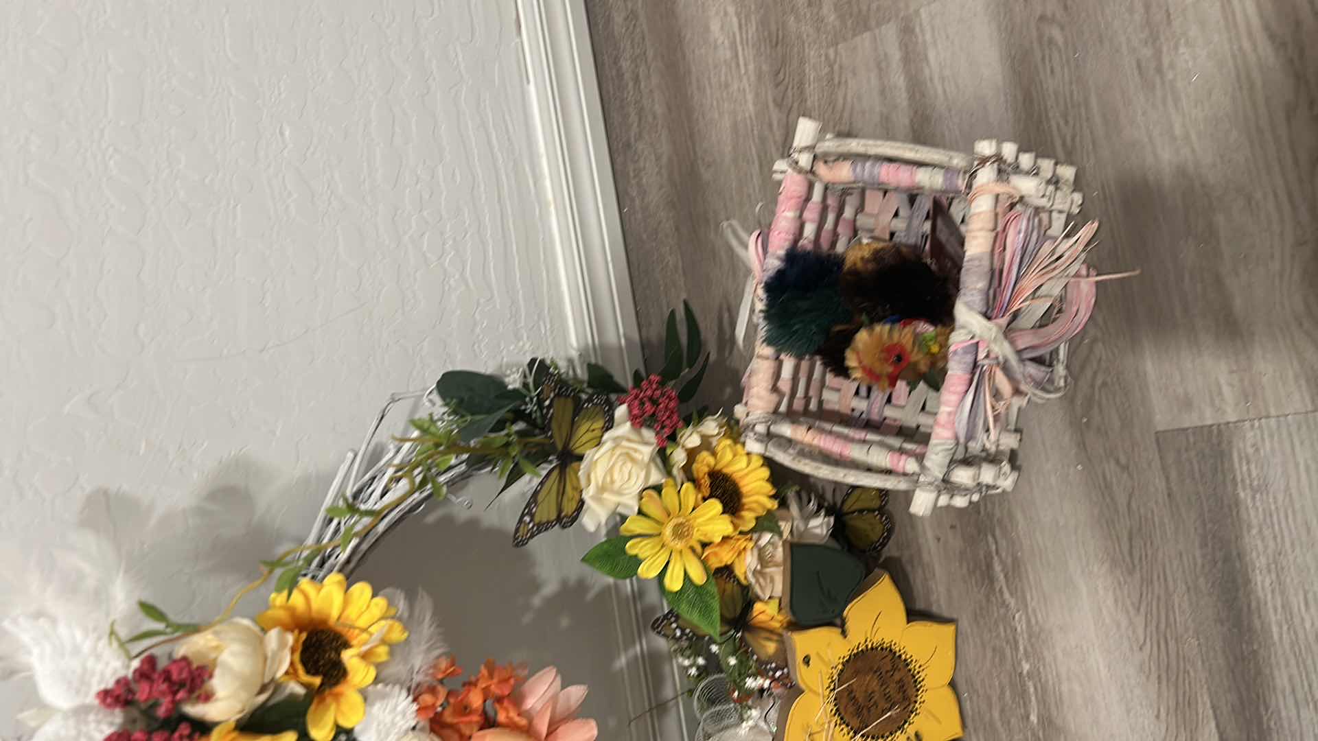 Photo 1 of 4-DECORATIVE ITEMS