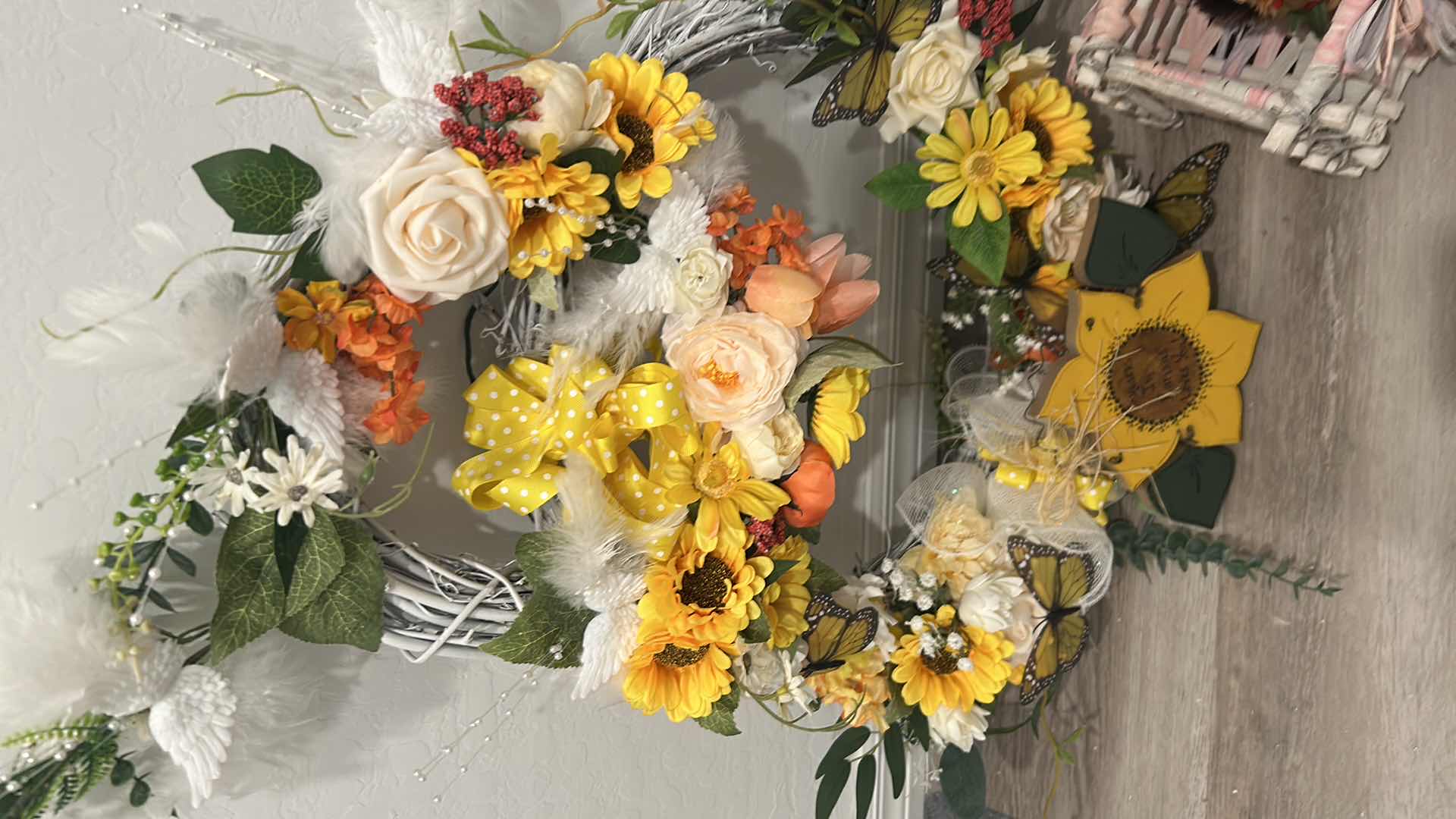 Photo 1 of 4-DECORATIVE ITEMS