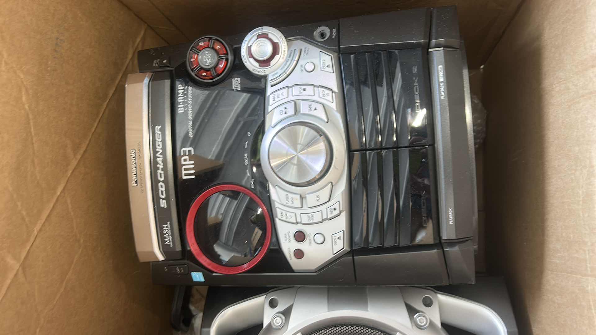 Photo 1 of PANASONIC SA-AK520 MINI COMPONENT STEREO SYSTEM AND SUBWOOFERS