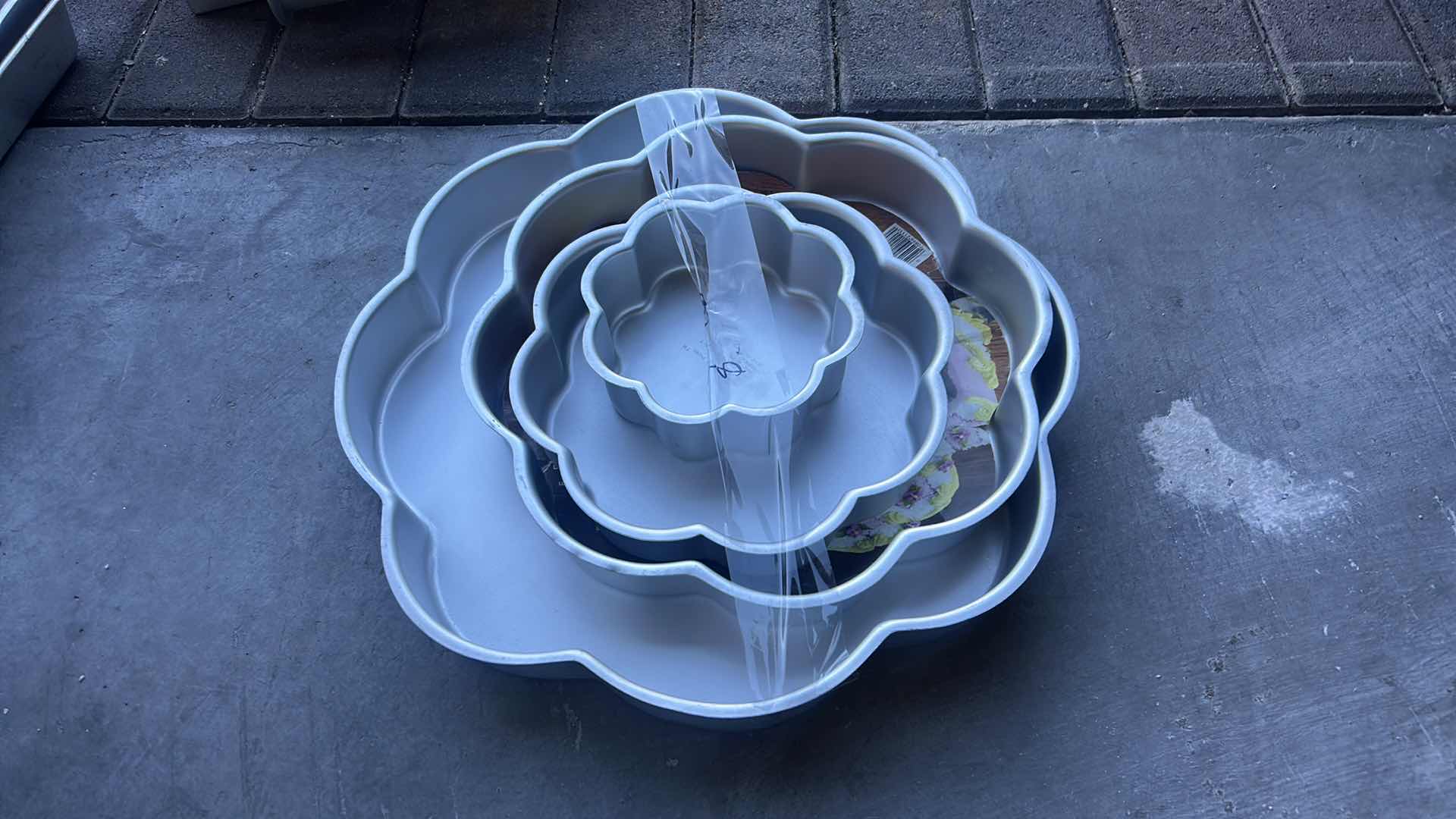 Photo 1 of CAKE MOLDS LARGEST15”