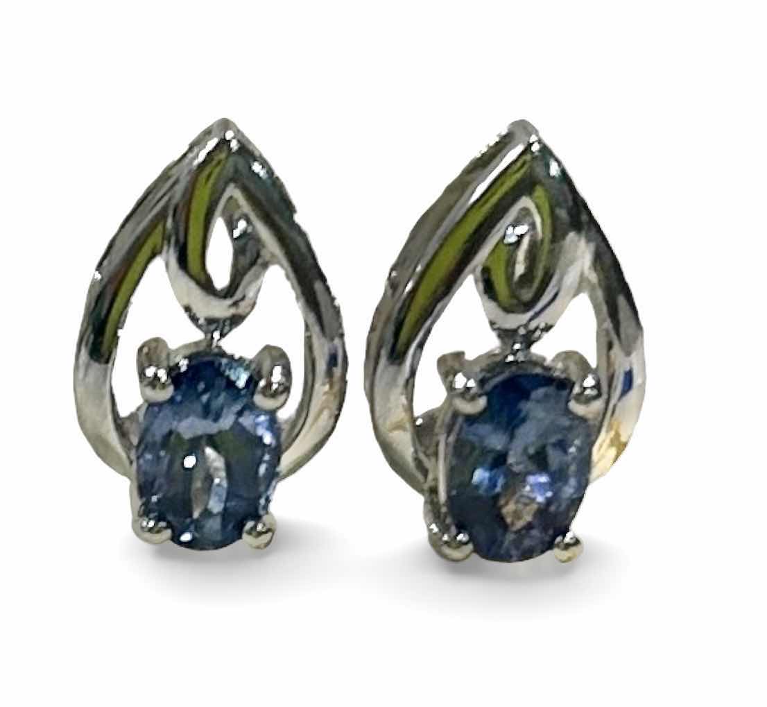 Photo 1 of 925 STERLING SILVER TANZANITE ZOISITE EARRINGS
2 TANZANITES APPROX 1.33 CTW
GGA CERTIFIED -ER008584