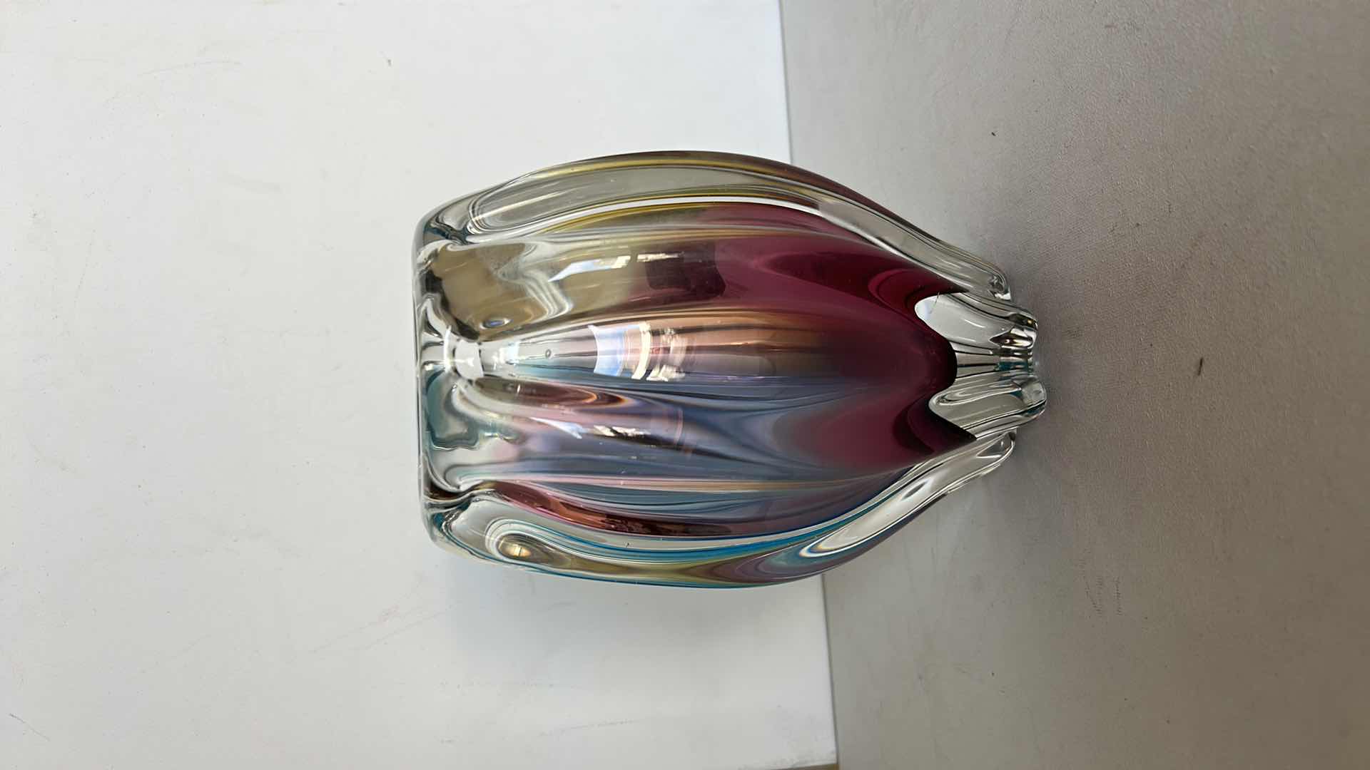 Photo 1 of SANYU GLASSWORKS NARUMI FANTASY SERIES ART GLASS VASE.
• VINTAGE HANDBLOWN GLASS VASE MADE IN JAPAN, LIKELY FROM THE 1960S OR 1970S.
• DESIGN USES THE SOMMERSO TECHNIQUE WITH LAYERED TRANSPARENT GLASS OVER INTERNAL COLORS. H8”