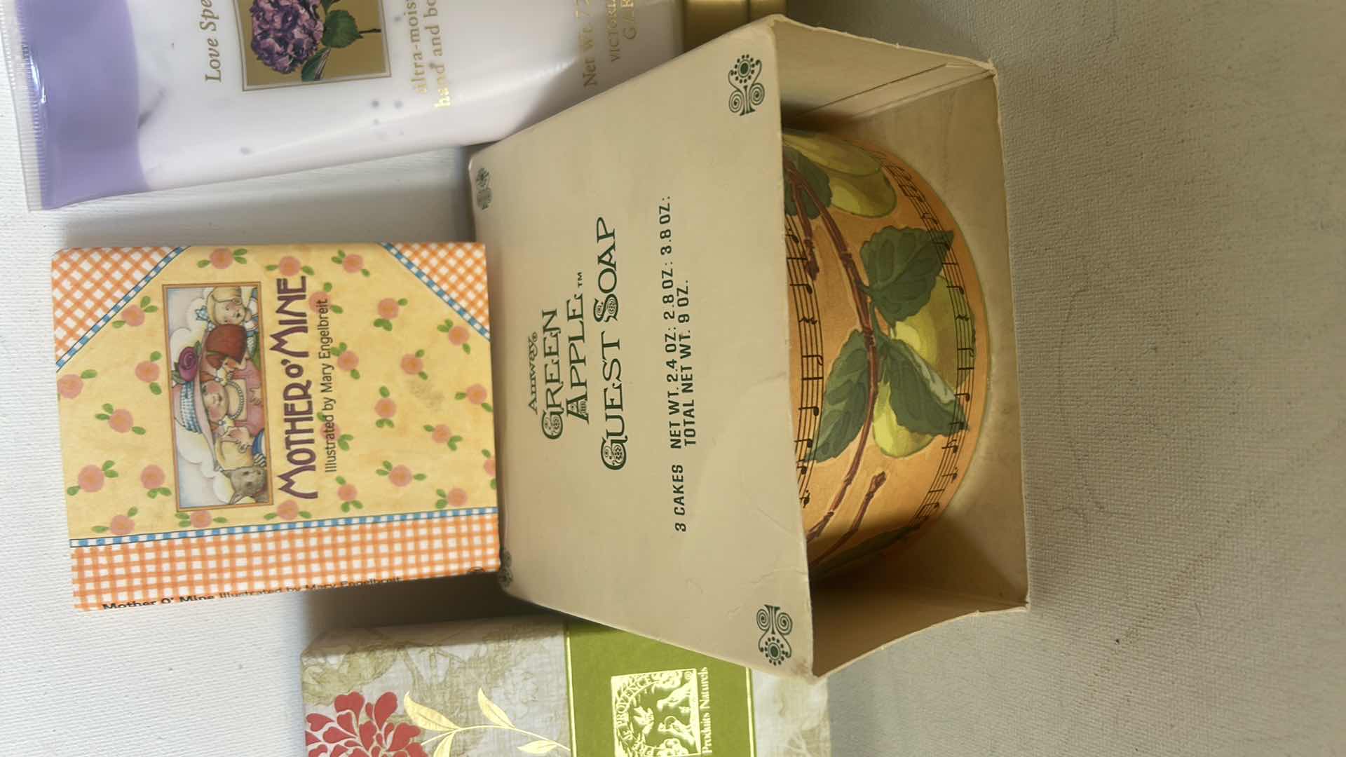 Photo 1 of MOM AND GRANDMA GIFTS