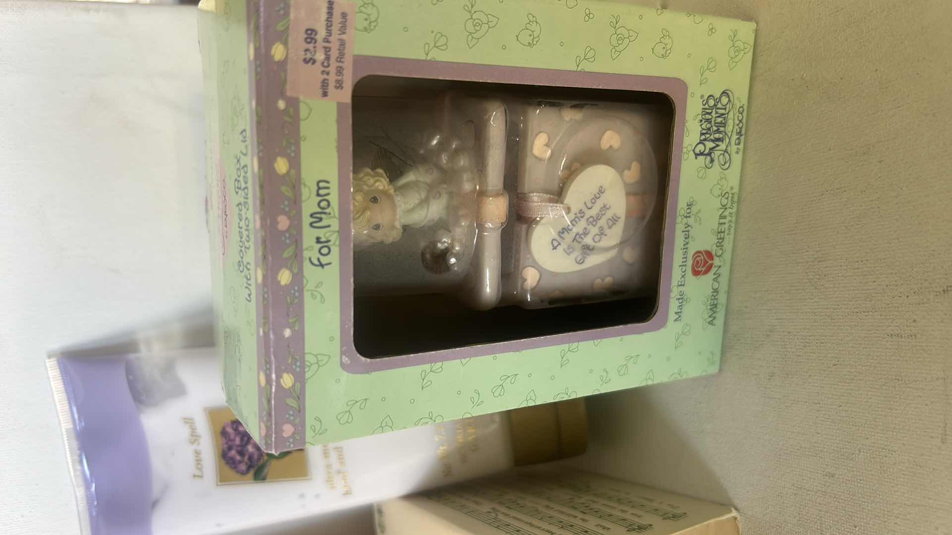 Photo 1 of MOM AND GRANDMA GIFTS