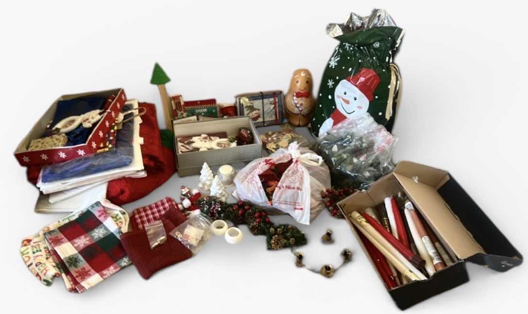 Photo 1 of CHRISTMAS DECOR