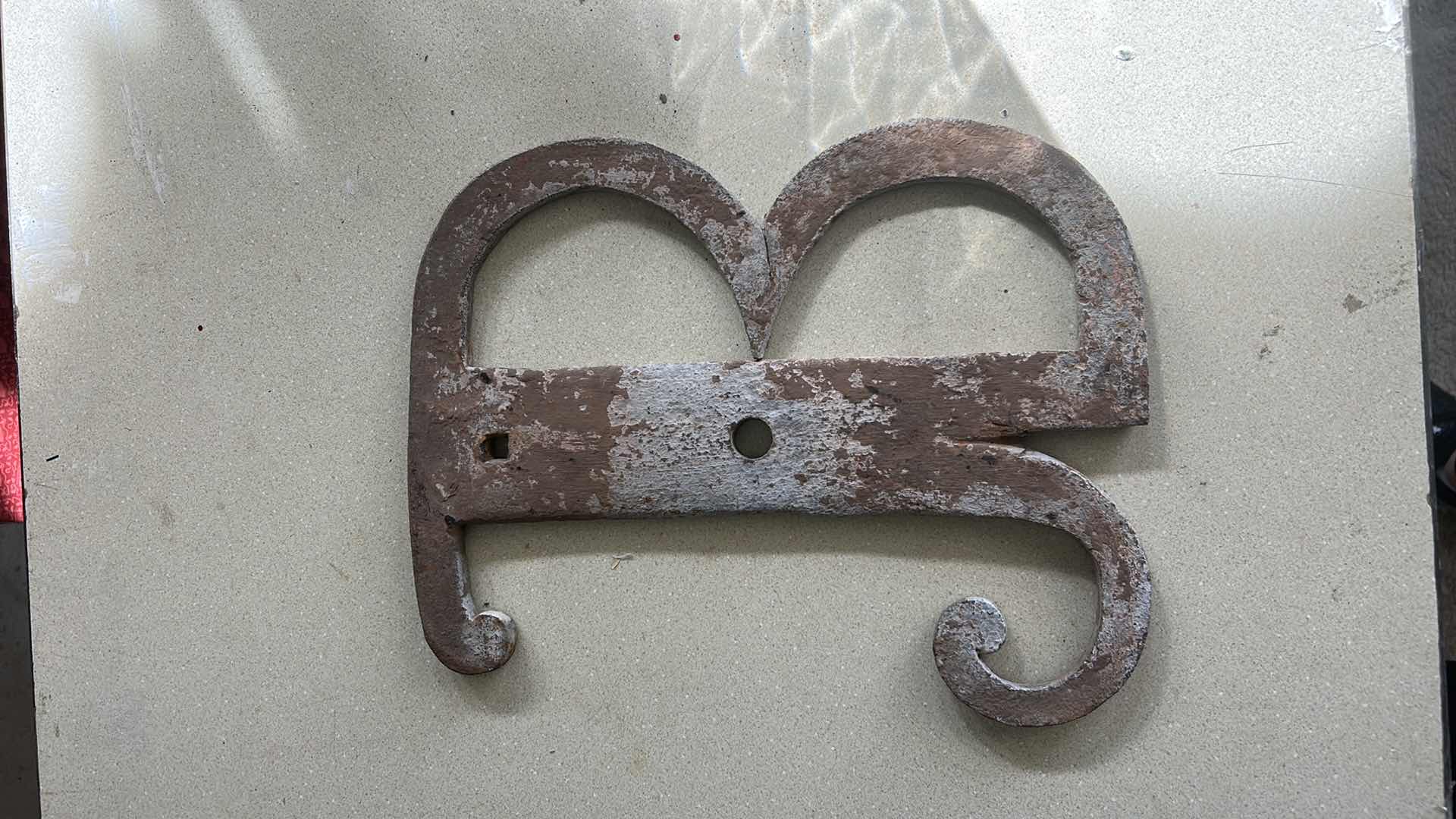 Photo 1 of HEAVY METAL LETTER B WALL DECOR H12”