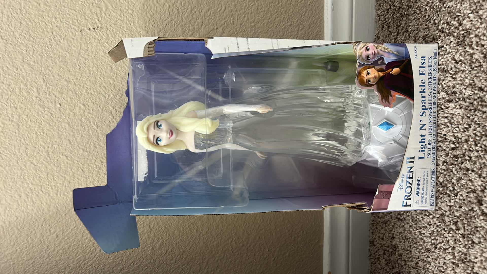 Photo 1 of ELSA, FROZEN 2 SPARKLE AND GLOW FIGURE