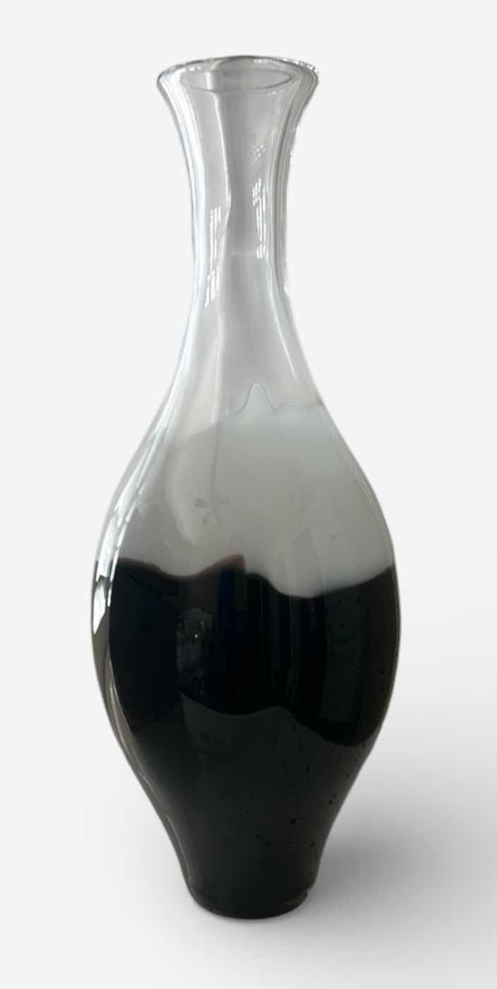 Photo 1 of GLASS VASE H18 ”