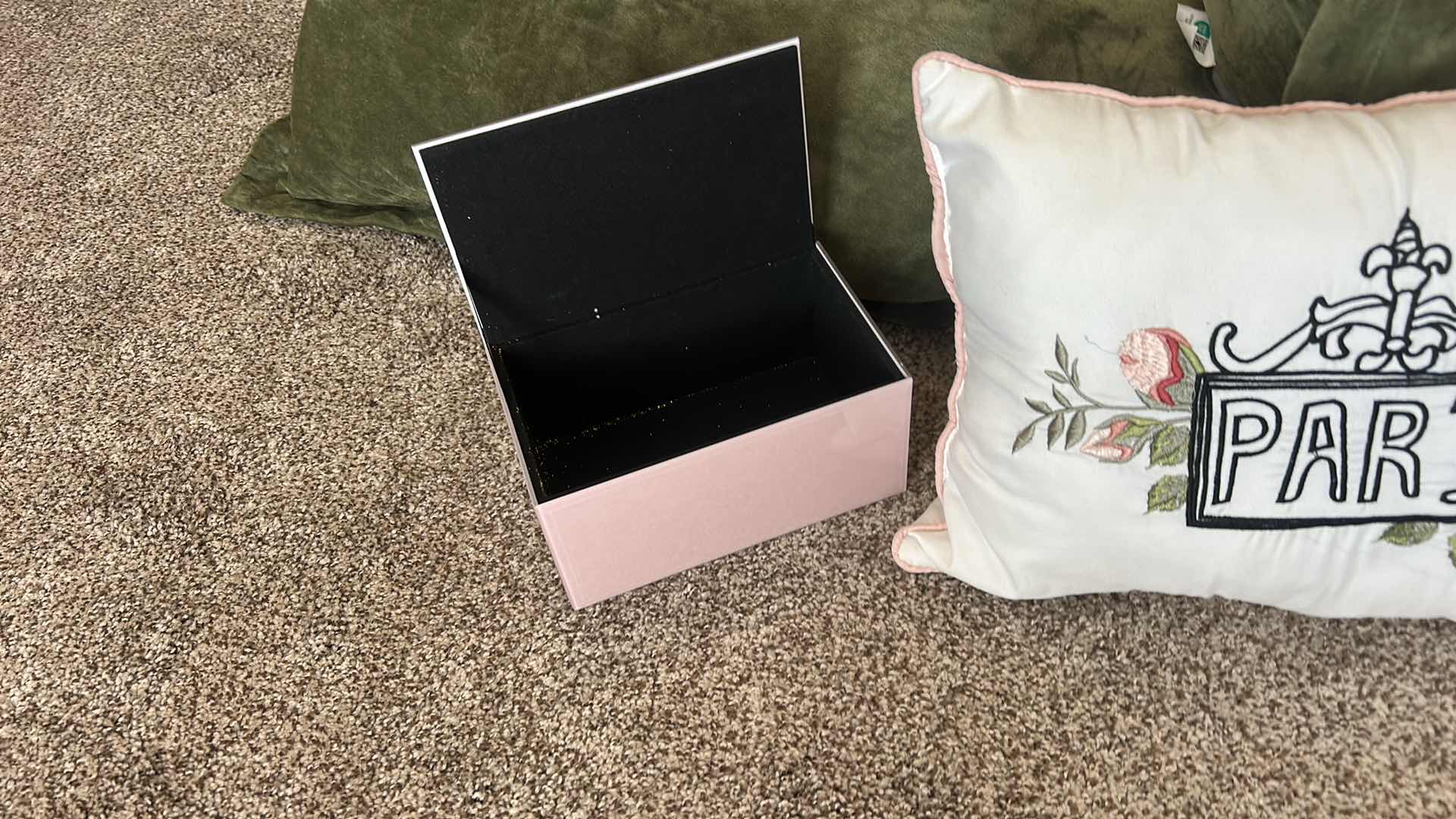 Photo 1 of KING GREEN VELVET DUVET AND PILLOW CASES, PILLOWS AND JEWELRY BOX