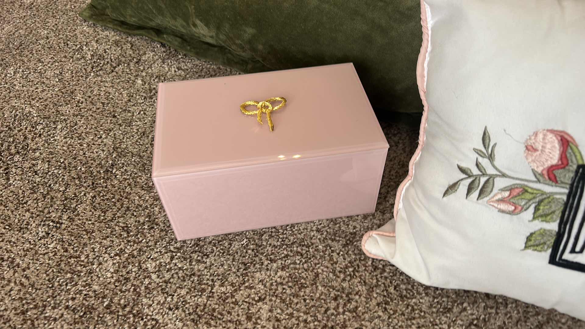 Photo 1 of KING GREEN VELVET DUVET AND PILLOW CASES, PILLOWS AND JEWELRY BOX