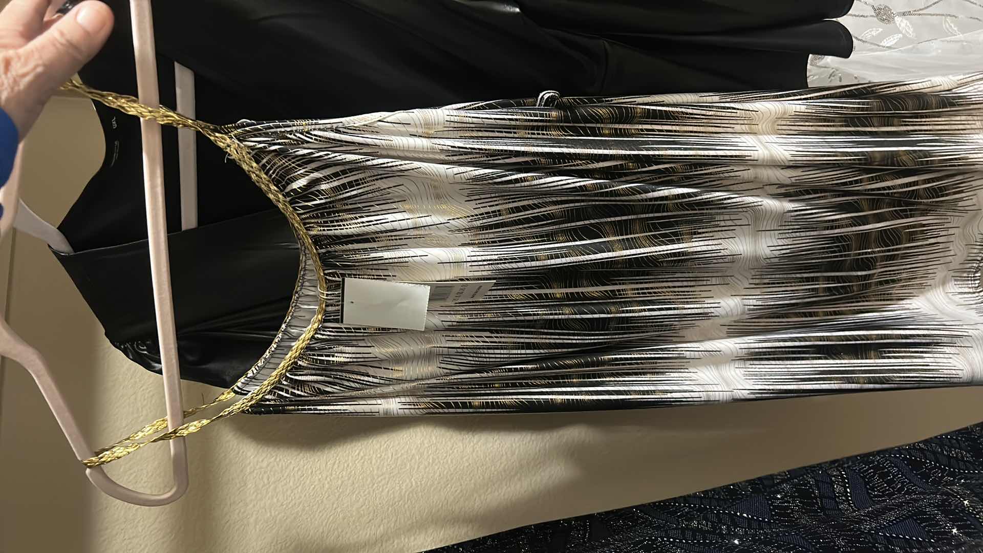 Photo 1 of 7 WOMENSWEAR SIZE LARGE