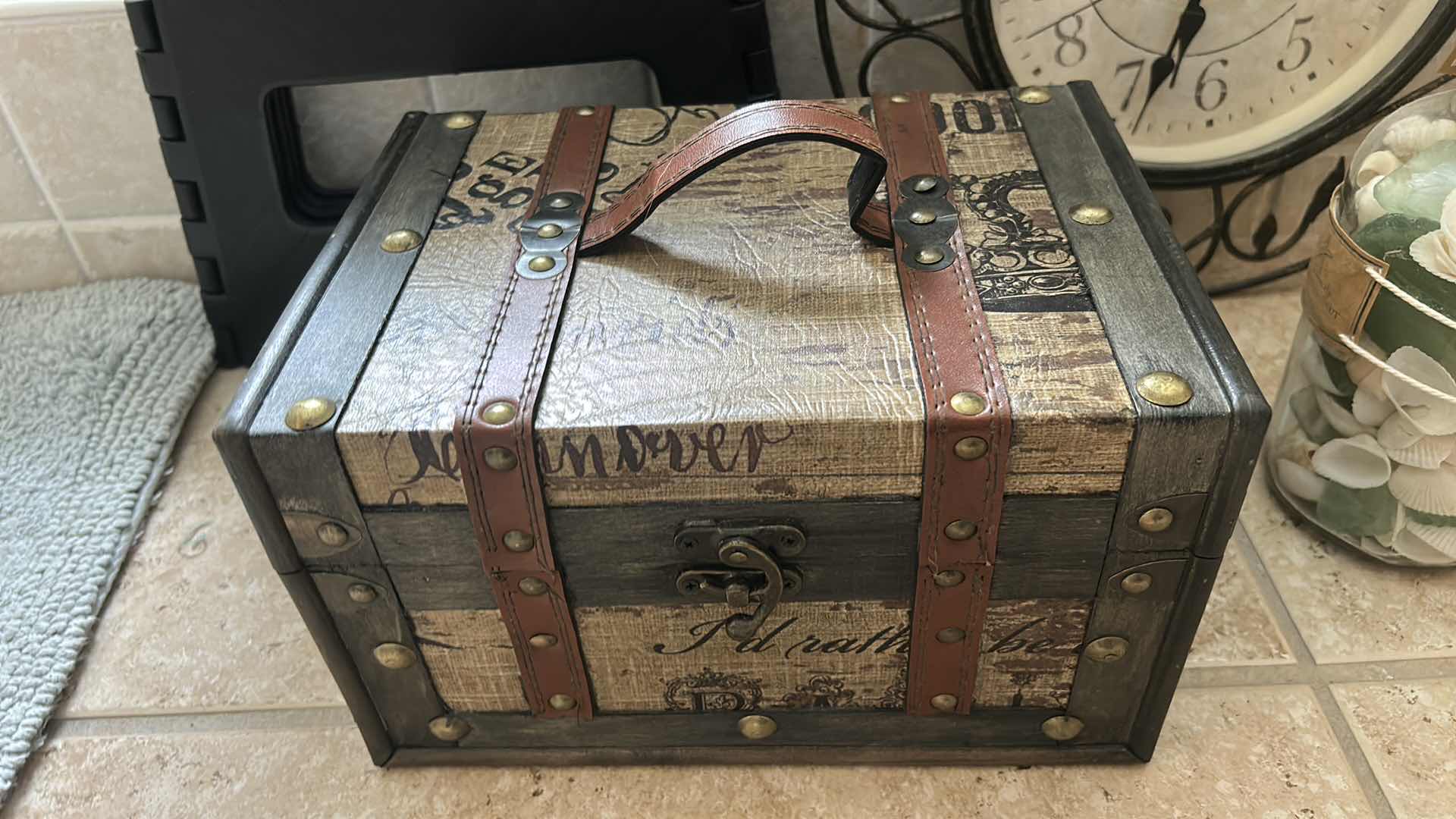 Photo 1 of HOME DECOR AND ACCESSORIES