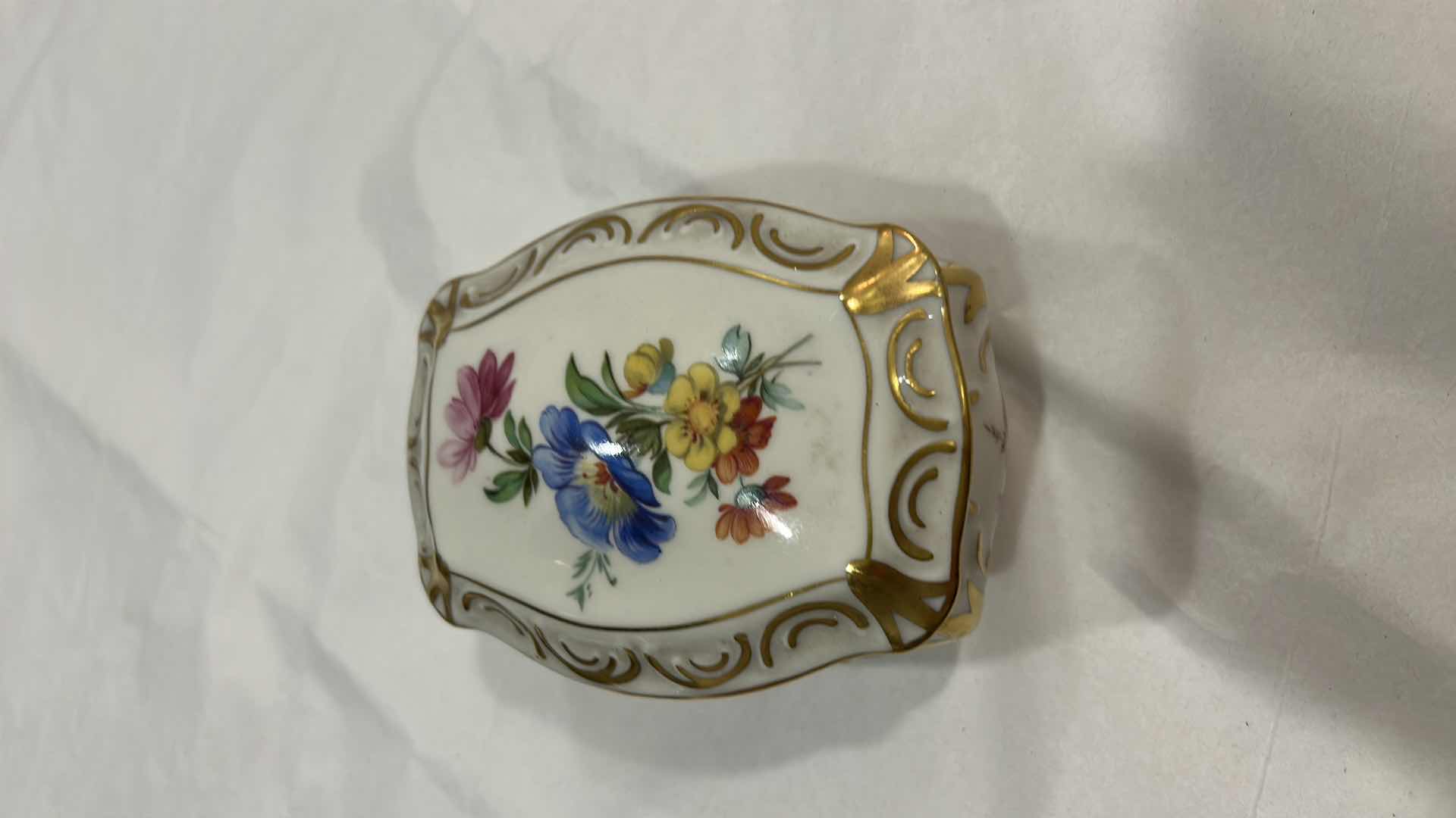 Photo 1 of KPM BAVARIA HAND PAINTED PORCELAIN FOOTED TRINKET BOX WITH GILT SCROLLWORK AND FLORAL DECOR, PATTERN 419.