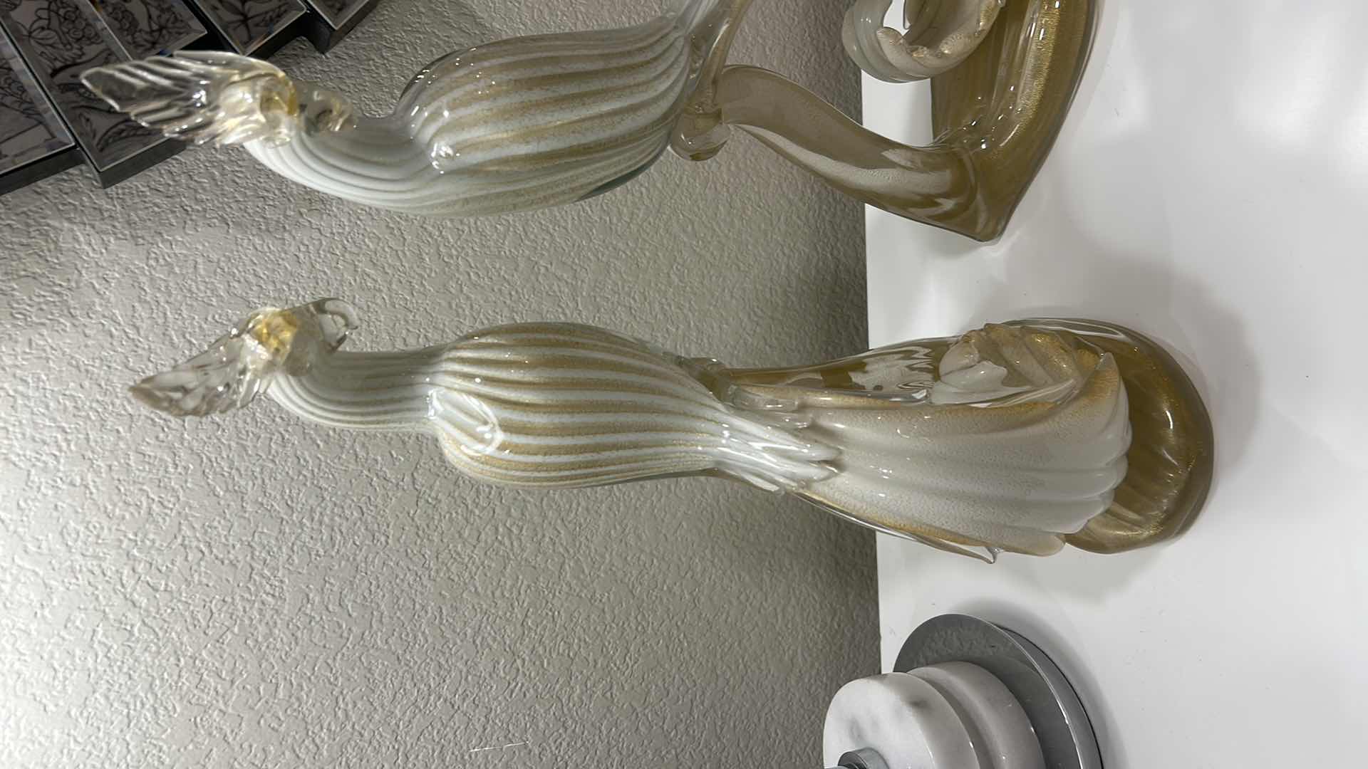 Photo 1 of PAIR OF MID-CENTURY MURANO HANDBLOWN GLASS BIRDS, ATTRIBUTED TO ALFREDO BARBINI.

• DESIGN: WHITE LATTIMO GLASS WITH 24 KT GOLD LEAF INCLUSIONS THROUGHOUT.
• MAKER: ATTRIBUTED TO RENOWNED MURANO GLASS ARTIST ALFREDO BARBINI.
• DIMENSIONS: APPROXIMATELY H1