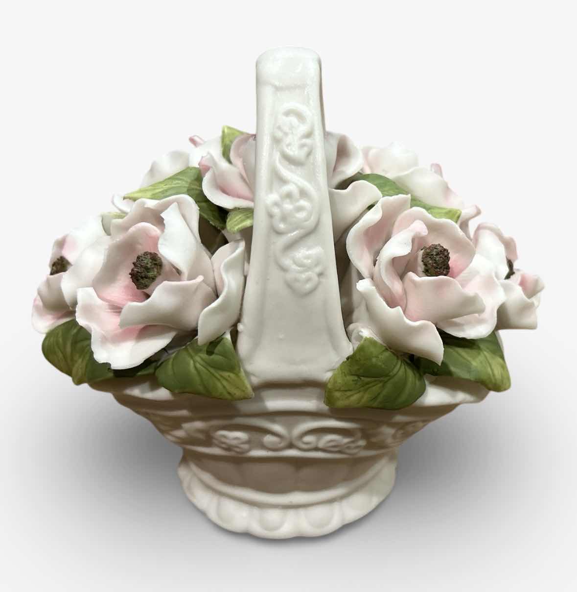 Photo 1 of AYNSLEY FINE BONE CHINA FLOWER BASKET FIGURINE, FEATURES HAND-MODELED PINK AND WHITE FLOWERS WITH GREEN LEAVES.

CRAFTED IN ENGLAND FROM FINE BONE CHINA WITH DELICATE, INTRICATE FLORAL DETAILING. H5”