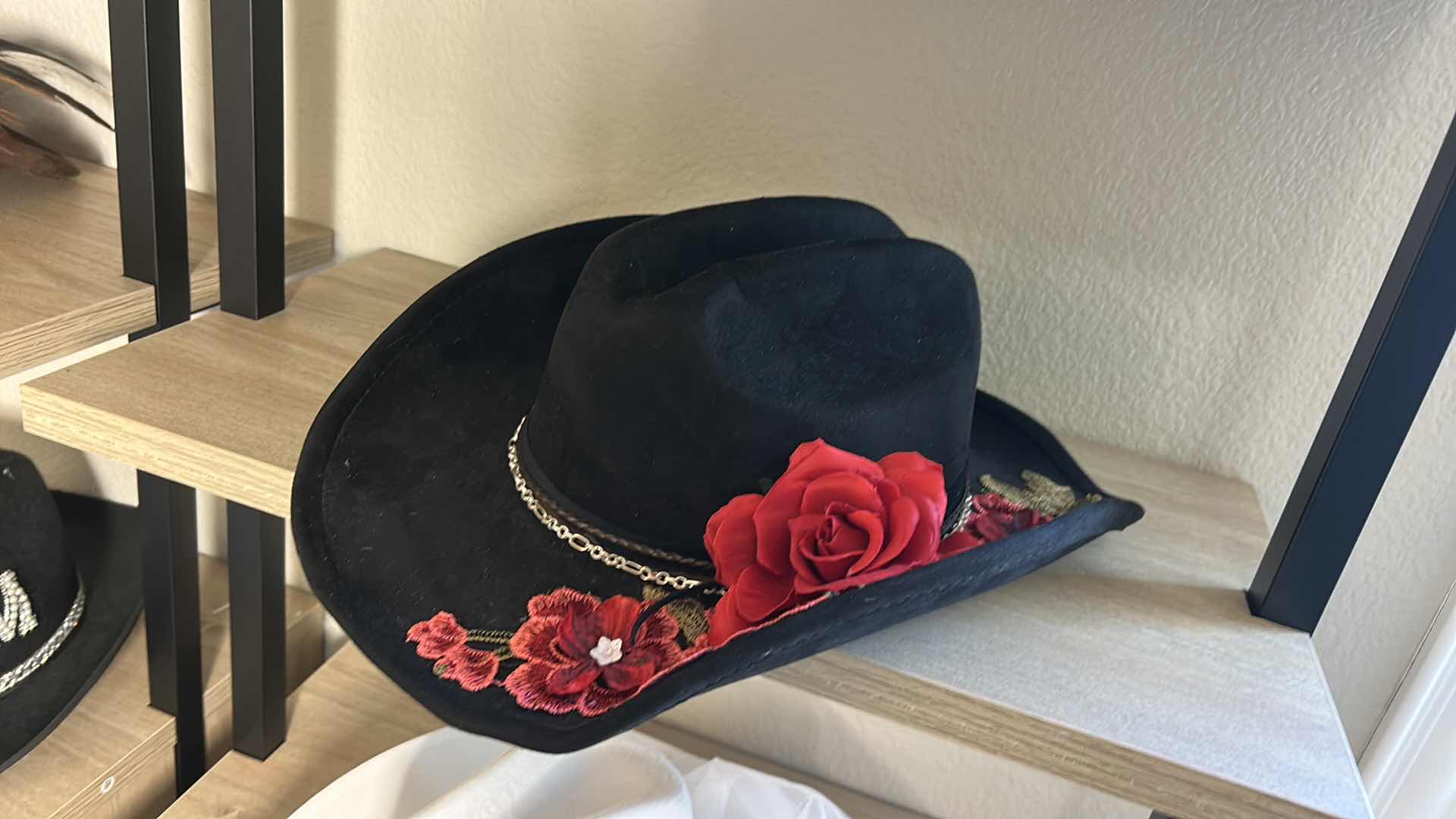 Photo 1 of 8 WESTERN STYLE COWGIRL/COWBOY HATS