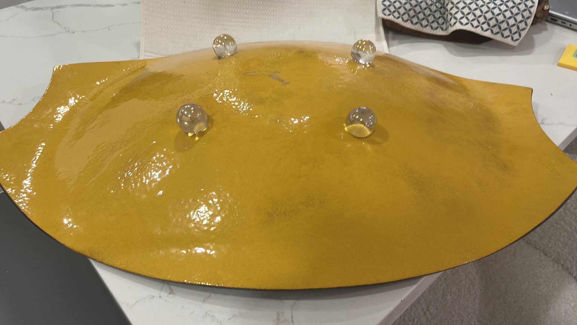 Photo 1 of CALIFORNIA ARTIST, HIGHLY COLLECTIBLE 20TH CENTURY DECORATIVE ART PIECE.- VINTAGE TONY EVANS ART GLASS OVAL PLATTER WITH METALLIC FOIL LEAF DESIGN.

FUSED GOLD OR SILVER FOIL LEAVES ON COLORED GLASS. 28” x 19 1/2” x H3.5”