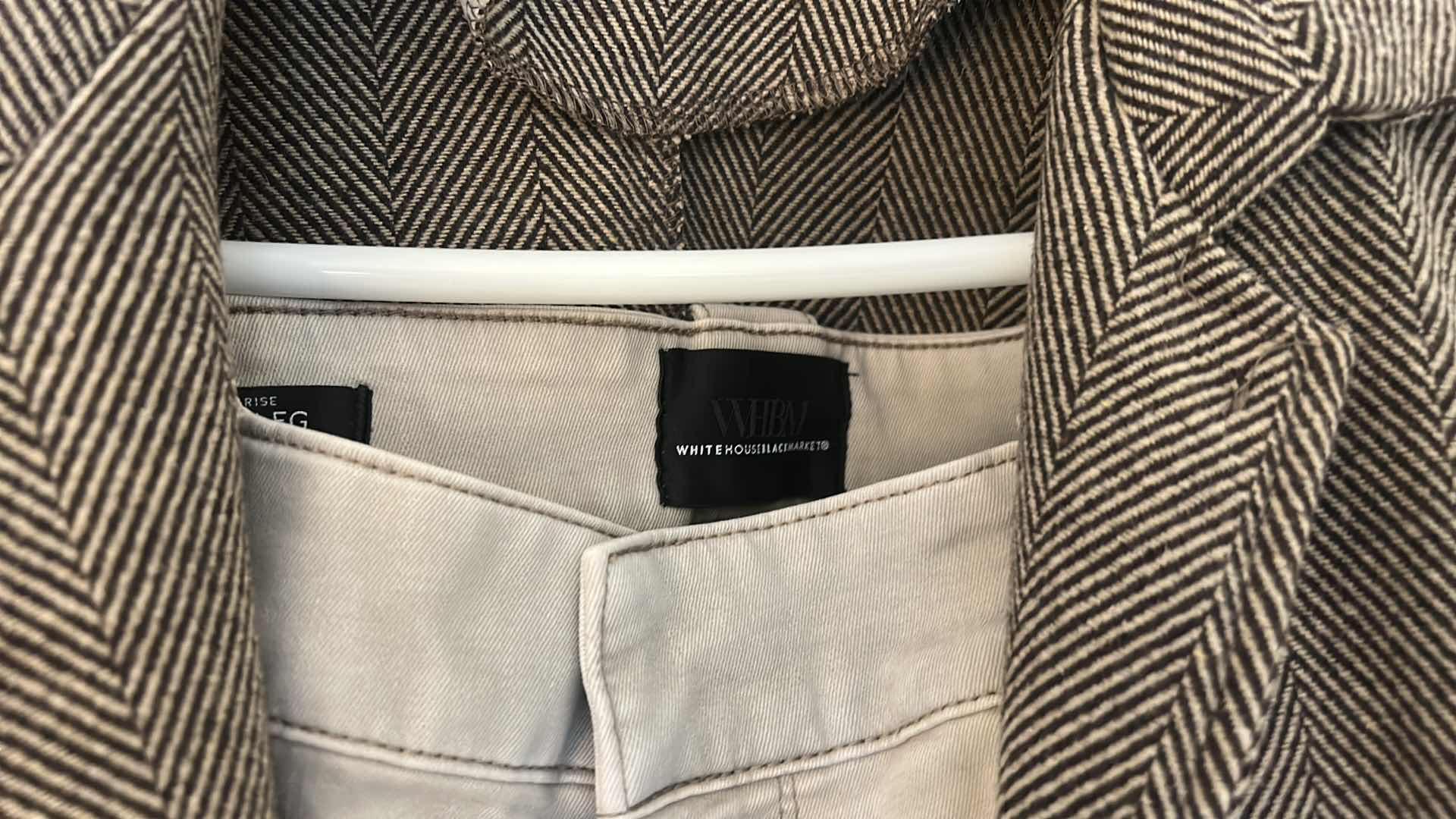 Photo 1 of WOMENSWEAR - 6 PIECES WOMENS CLOTHING SIZE MED