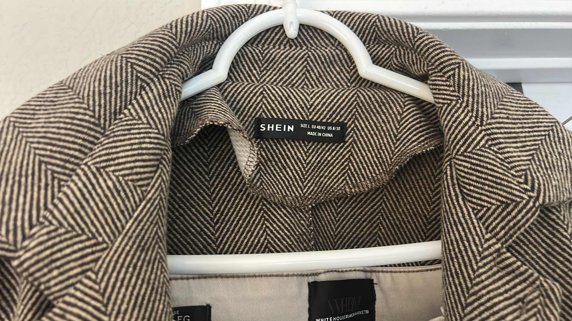 Photo 1 of WOMENSWEAR - 6 PIECES WOMENS CLOTHING SIZE MED