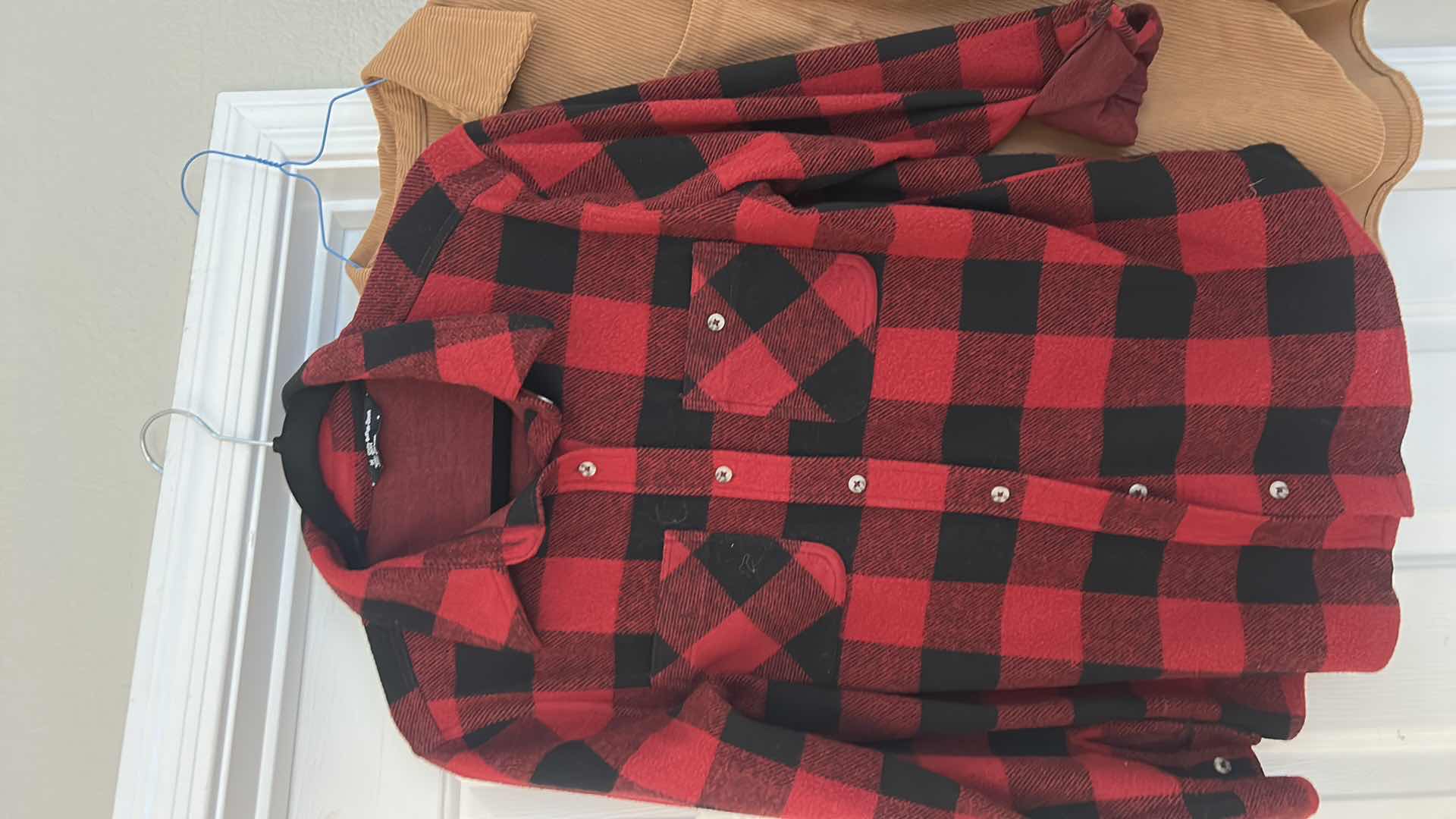 Photo 1 of WOMENSWEAR - 6 PIECES WOMENS CLOTHING SIZE MED