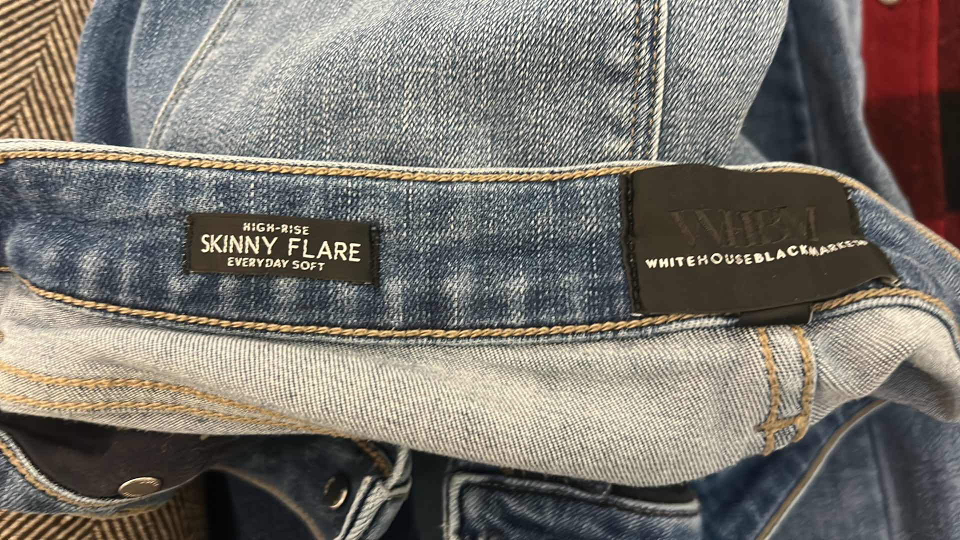 Photo 1 of WOMENSWEAR - 6 PIECES WOMENS CLOTHING SIZE MED