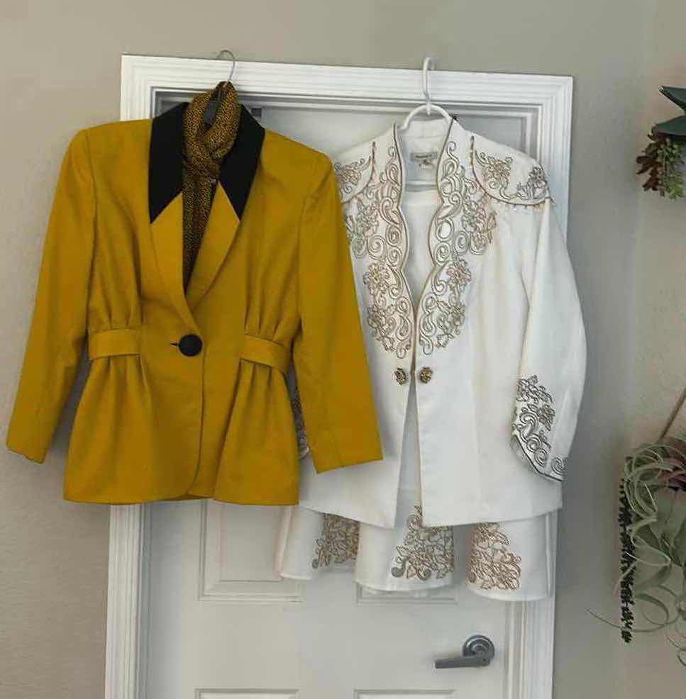 Photo 1 of WOMENSWEAR - 4 PIECES PLUS SIZE WOMENS CLOTHING