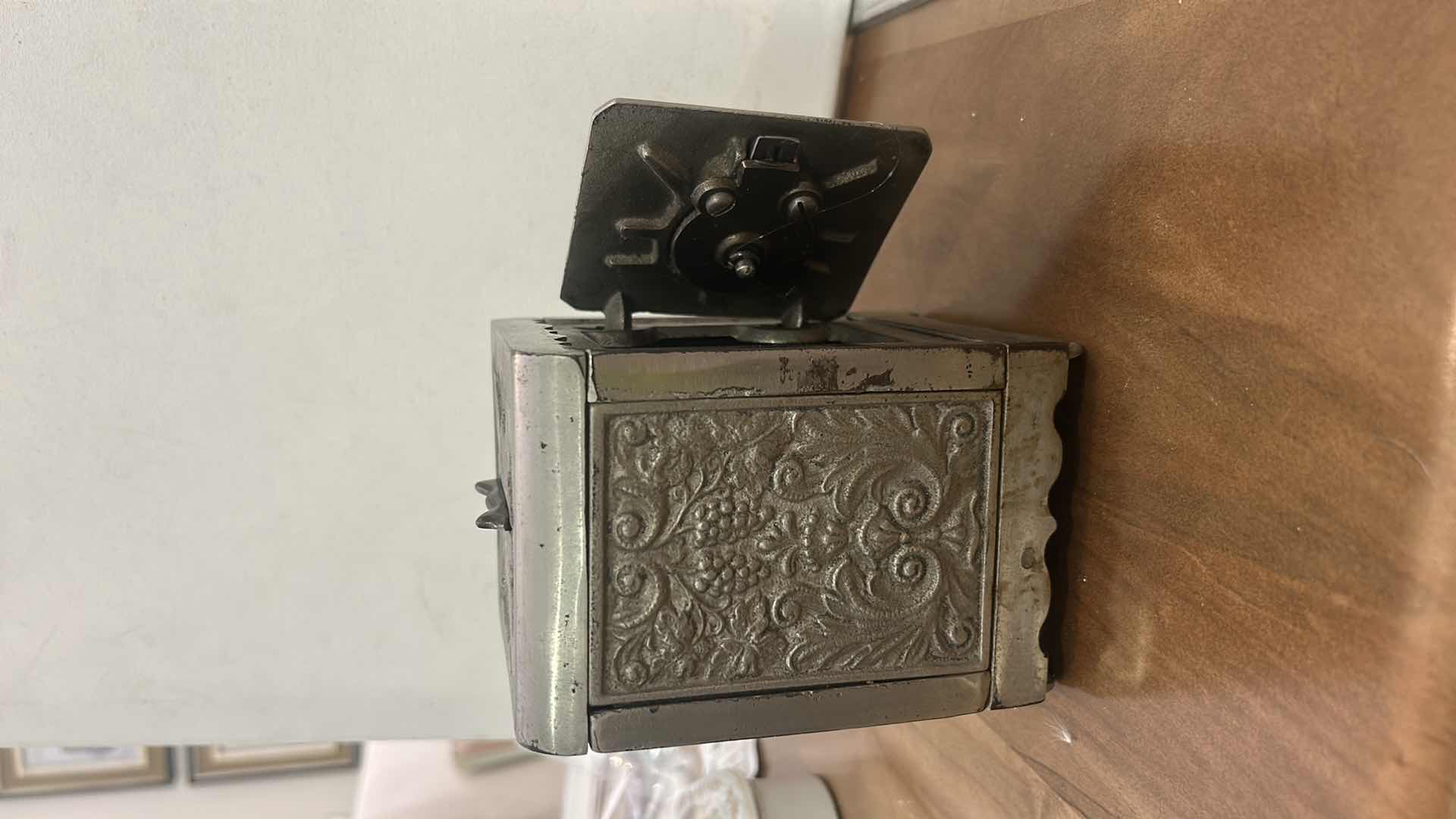 Photo 1 of CAST IRON “COIN DEPOSIT BANK” STYLED AS A MINIATURE COMBINATION SAFE, LIKELY PRODUCED BY THE GREY IRON CASTING COMPANY AROUND THE 1920S.