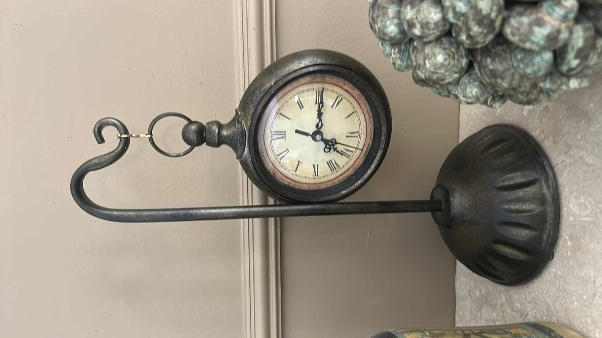 Photo 1 of 4 PC HOME DECOR (CLOCK H13”)