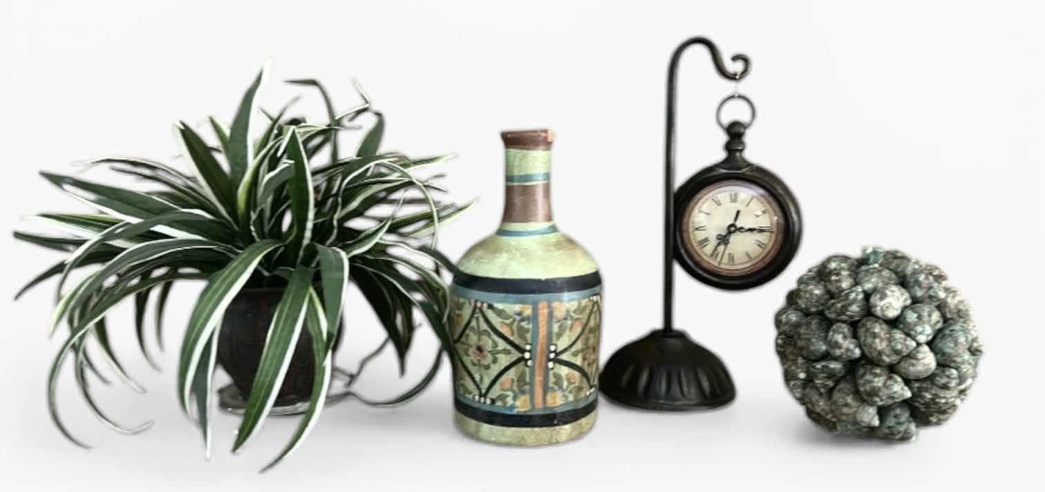 Photo 1 of 4 PC HOME DECOR (CLOCK H13”)