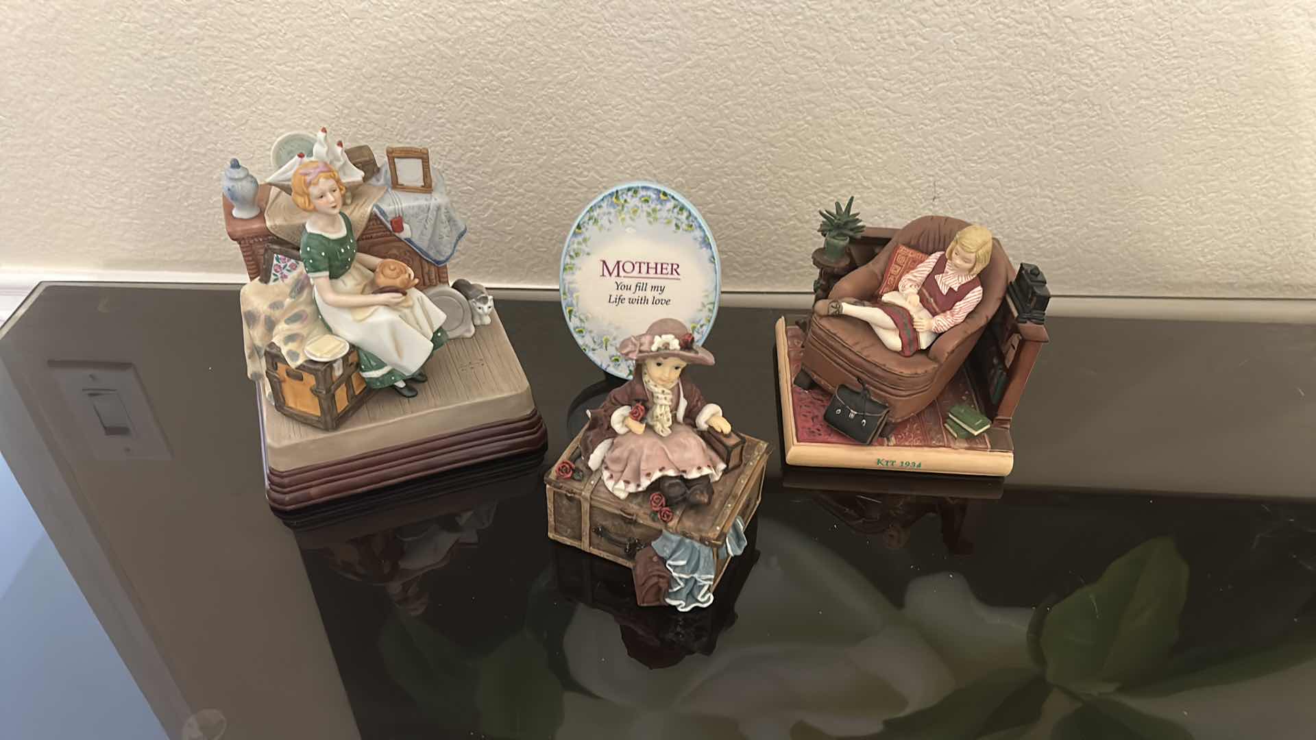 Photo 1 of 4 PORCELAIN PIECES (LARGEST H7.5”)