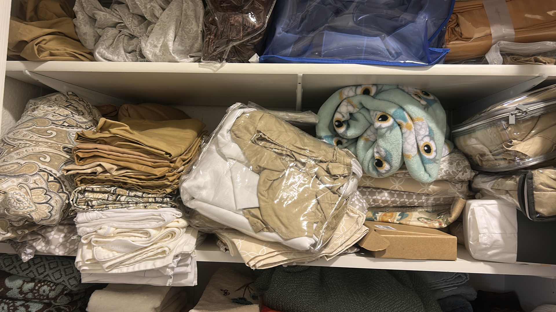 Photo 1 of CONTENTS OF LINEN CLOSET