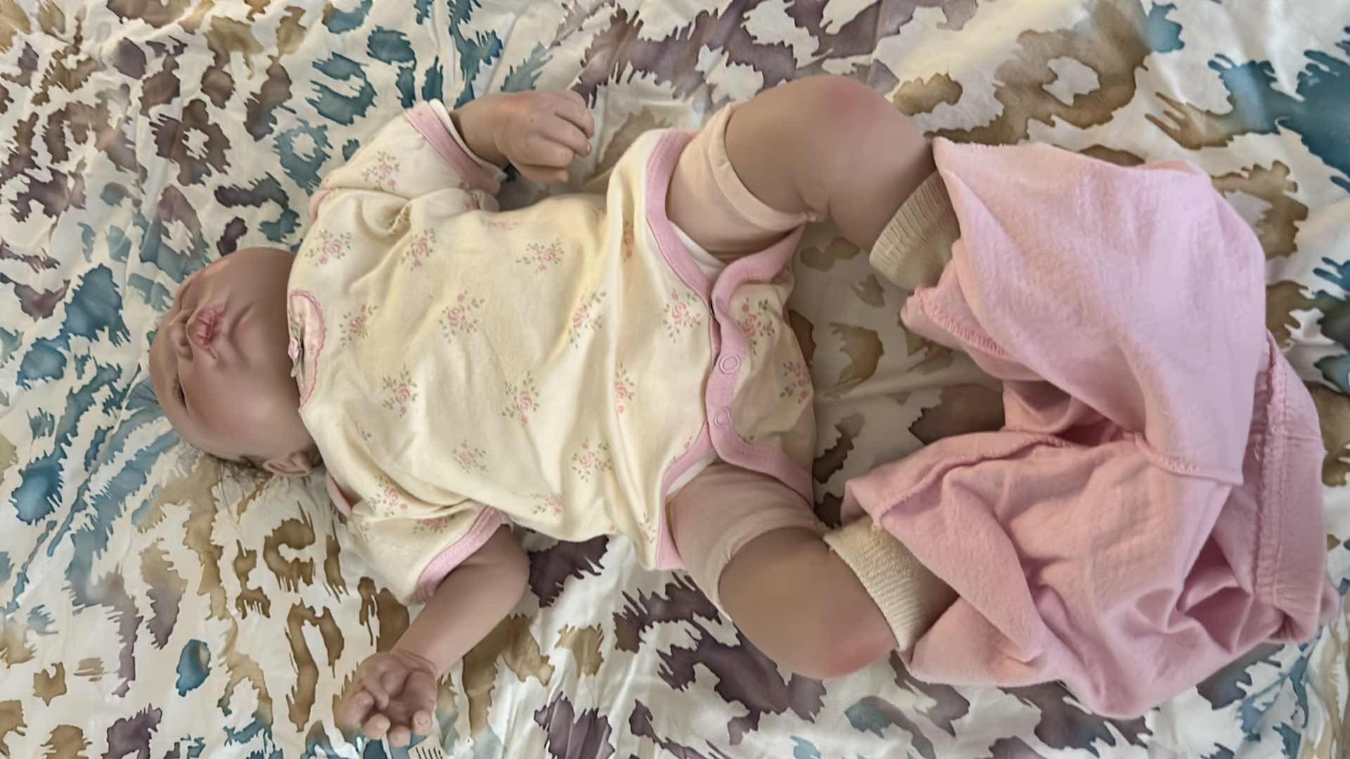 Photo 1 of LEE MIDDLETON ORIGINAL BABY DOLL BY SHEILA MICHAEL ©2004 HAND NUMBERED #1361 REALISTIC VINYL & CLOTH BODY COLLECTOR DOLL