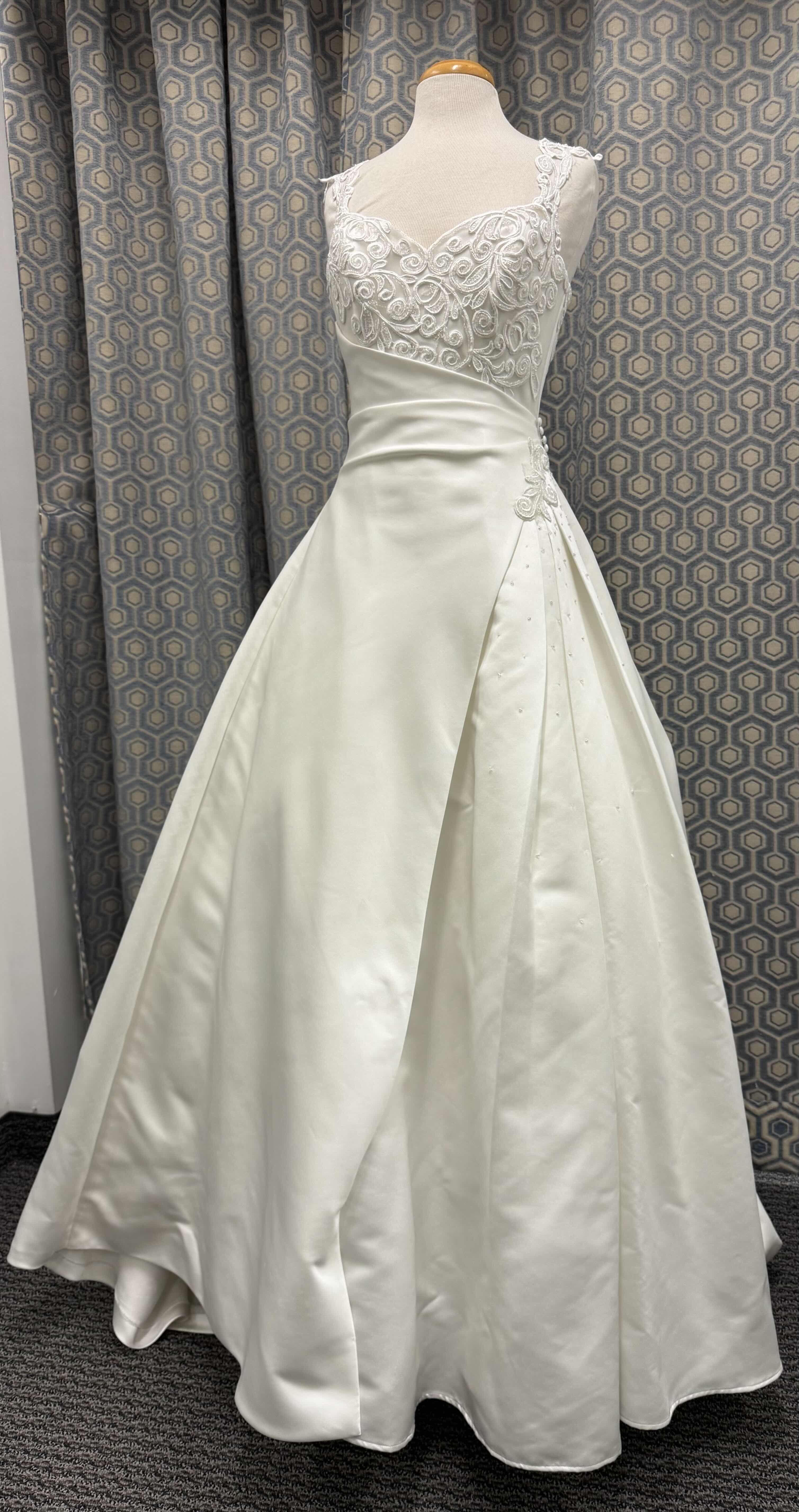 Photo 1 of BRIDAL GOWN "MAGGIE SOTTERO" ONE PIECE SATIN GOWN DIAMOND WHITE SIZE 12