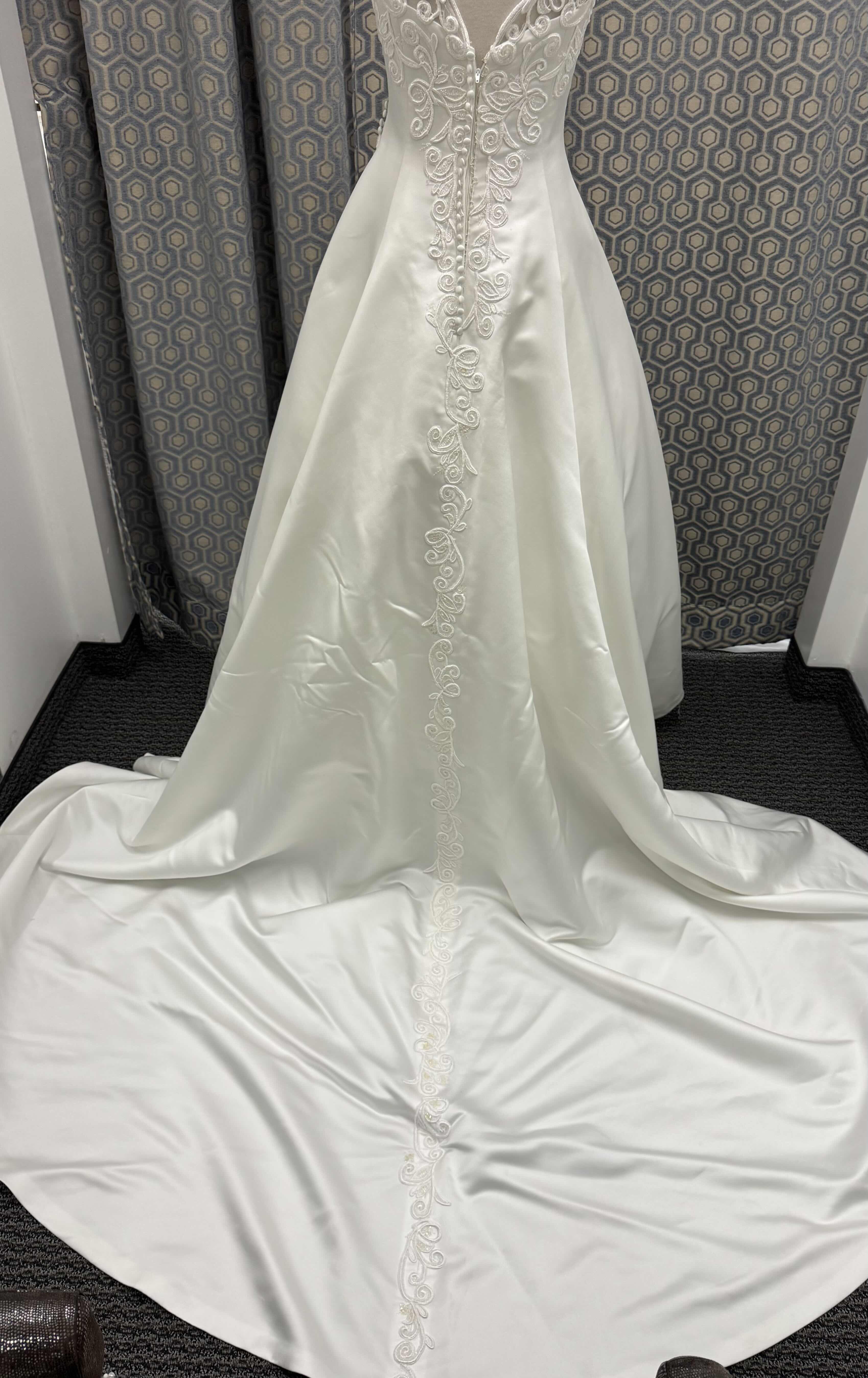 Photo 1 of BRIDAL GOWN "MAGGIE SOTTERO" ONE PIECE SATIN GOWN DIAMOND WHITE SIZE 12
