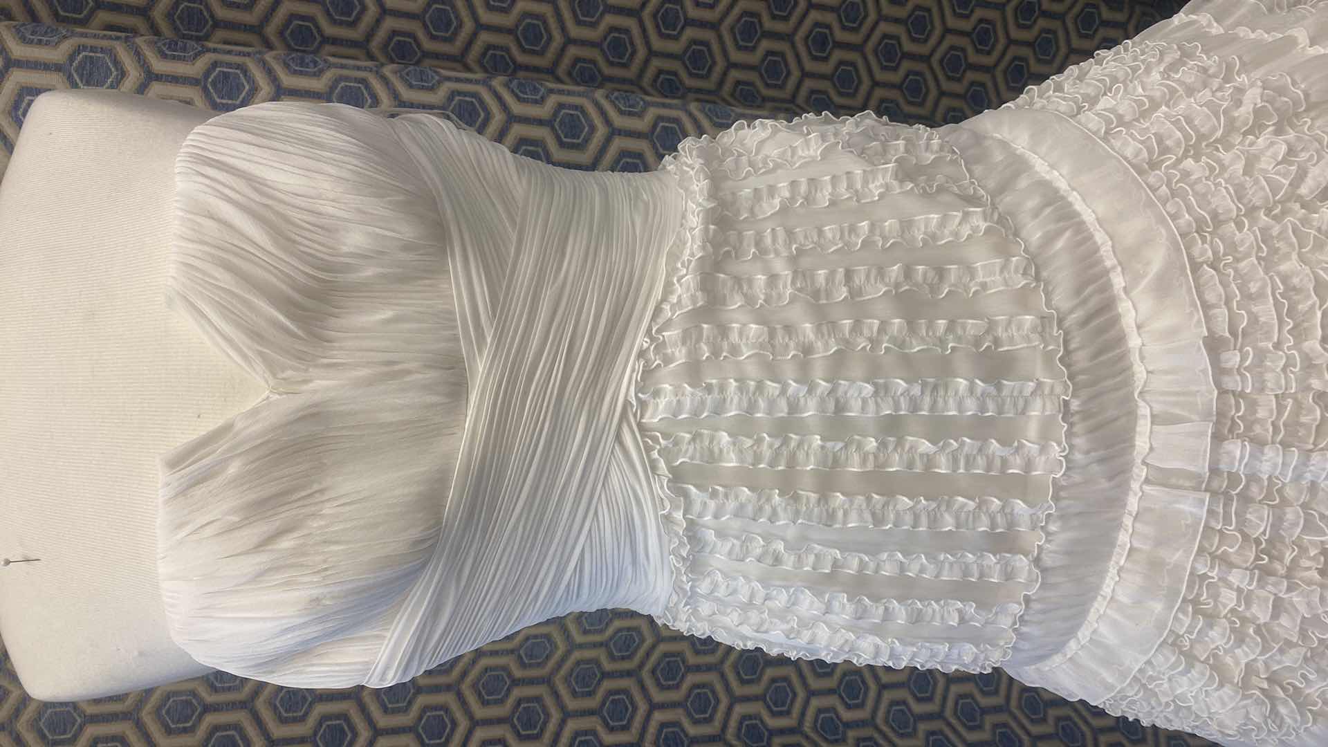 Photo 1 of BRIDAL GOWN “PRONOVIAS” IVORY SATIN WITH TULE & LACE SIZE 10