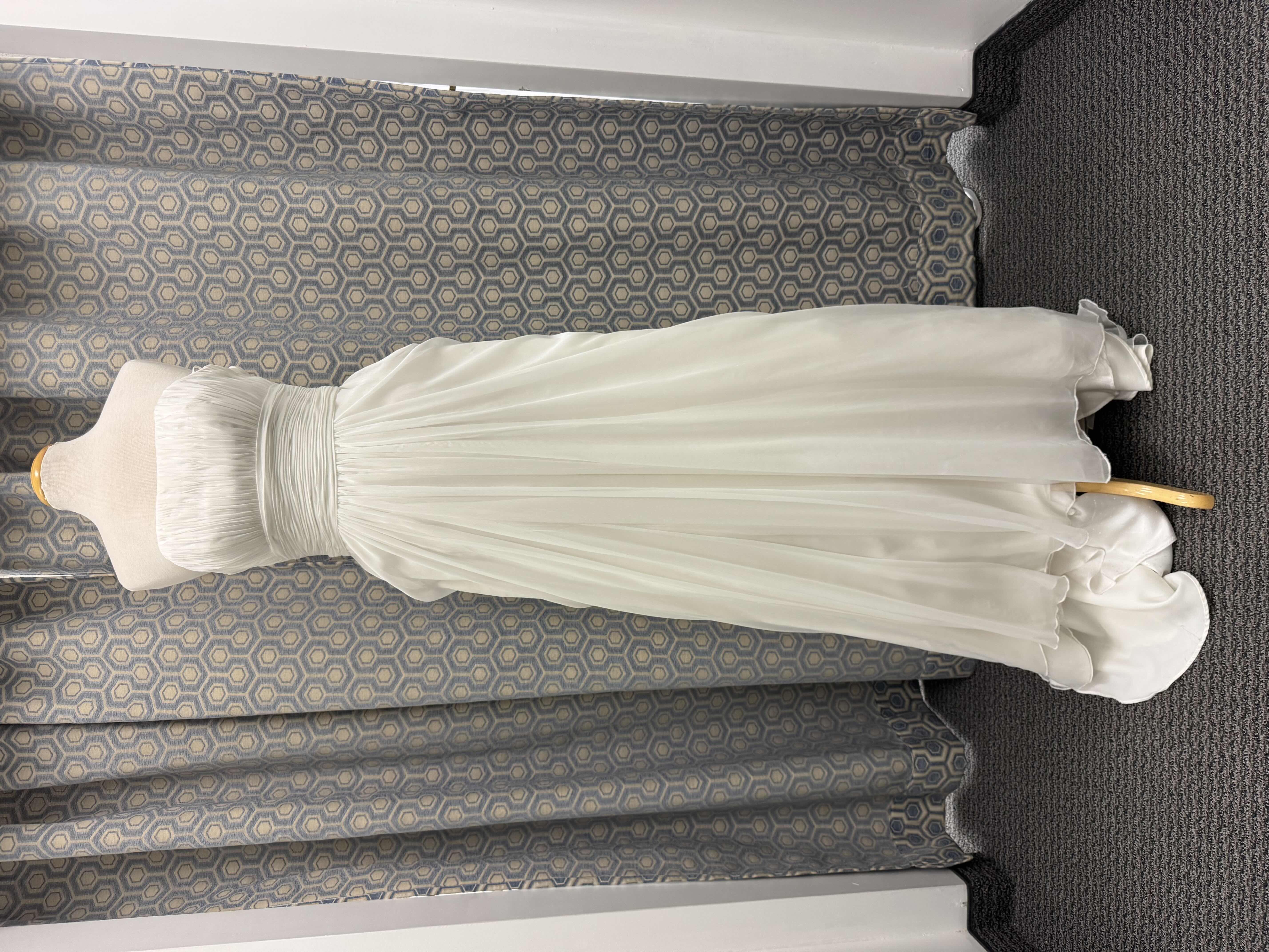 Photo 1 of BRIDAL GOWN "PRONOVIAS" STRAPLESS CHIFFON SATIN TULE GOWN IVORY SIZE 12