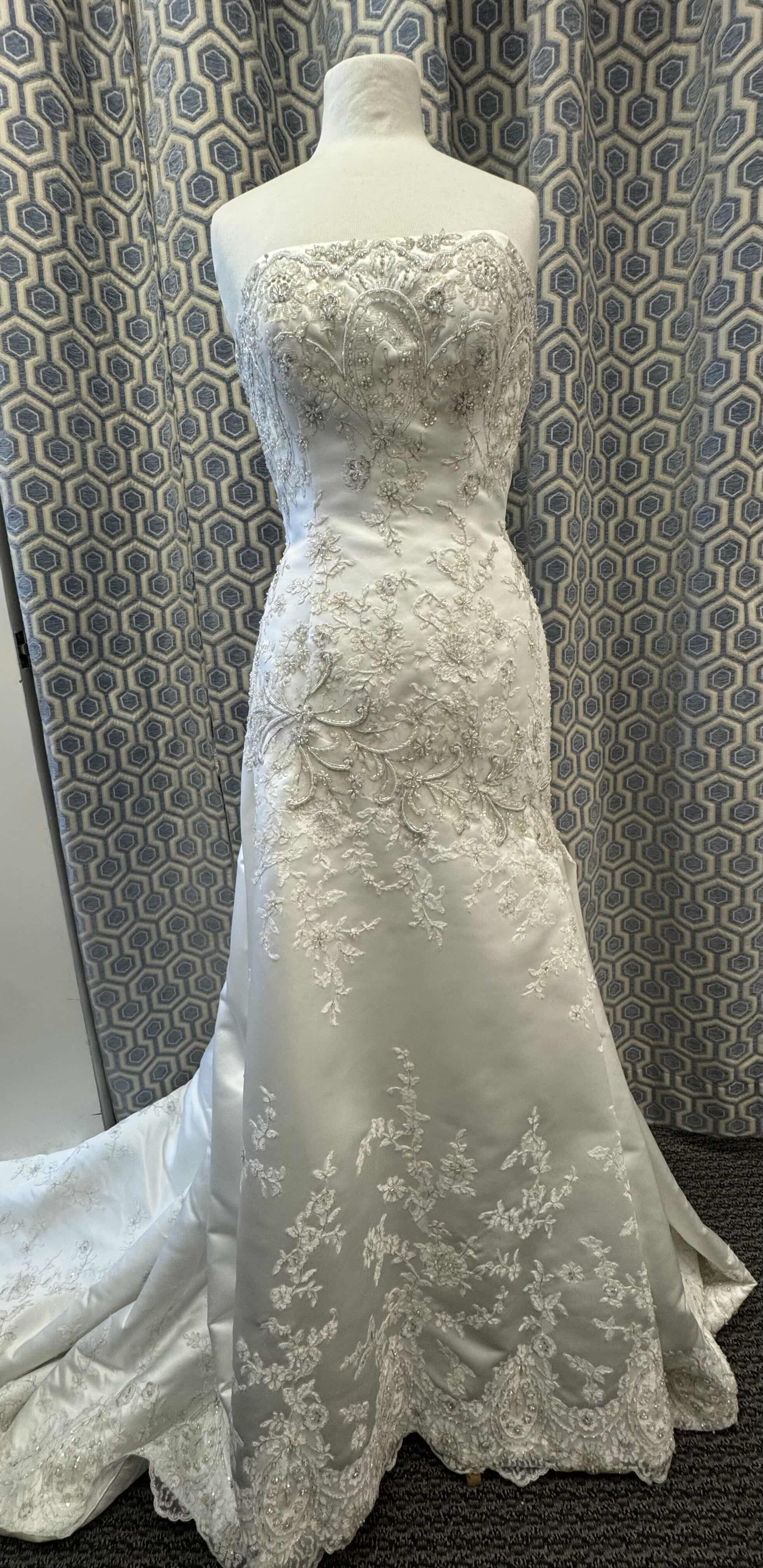 Photo 1 of BRIDAL GOWN PB SATIN BODICE WITH PEARL AND CRYSTAL DETAIL OPTIONAL SPAGHETTI STRAPS FULL ORGANZA OVER SATIN SKIRT MEDIUM TRAIN IVORY SIZE 8