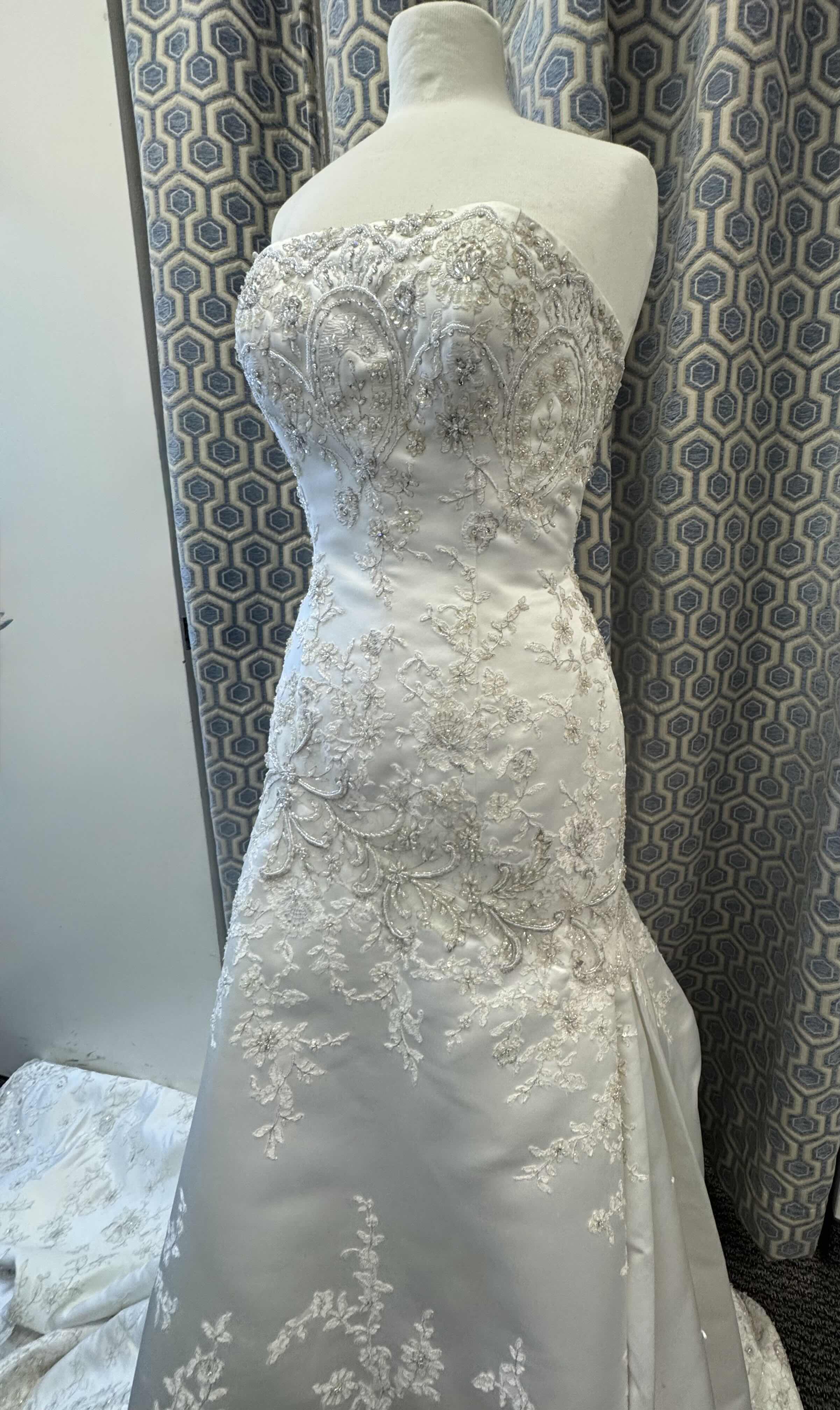 Photo 1 of BRIDAL GOWN PB SATIN BODICE WITH PEARL AND CRYSTAL DETAIL OPTIONAL SPAGHETTI STRAPS FULL ORGANZA OVER SATIN SKIRT MEDIUM TRAIN IVORY SIZE 8