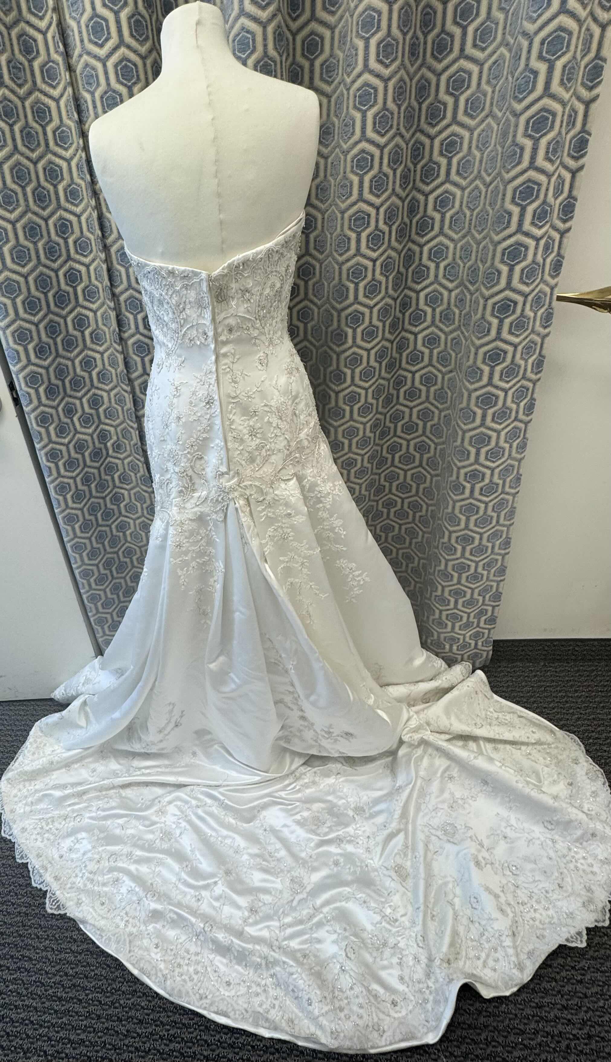 Photo 1 of BRIDAL GOWN PB SATIN BODICE WITH PEARL AND CRYSTAL DETAIL OPTIONAL SPAGHETTI STRAPS FULL ORGANZA OVER SATIN SKIRT MEDIUM TRAIN IVORY SIZE 8