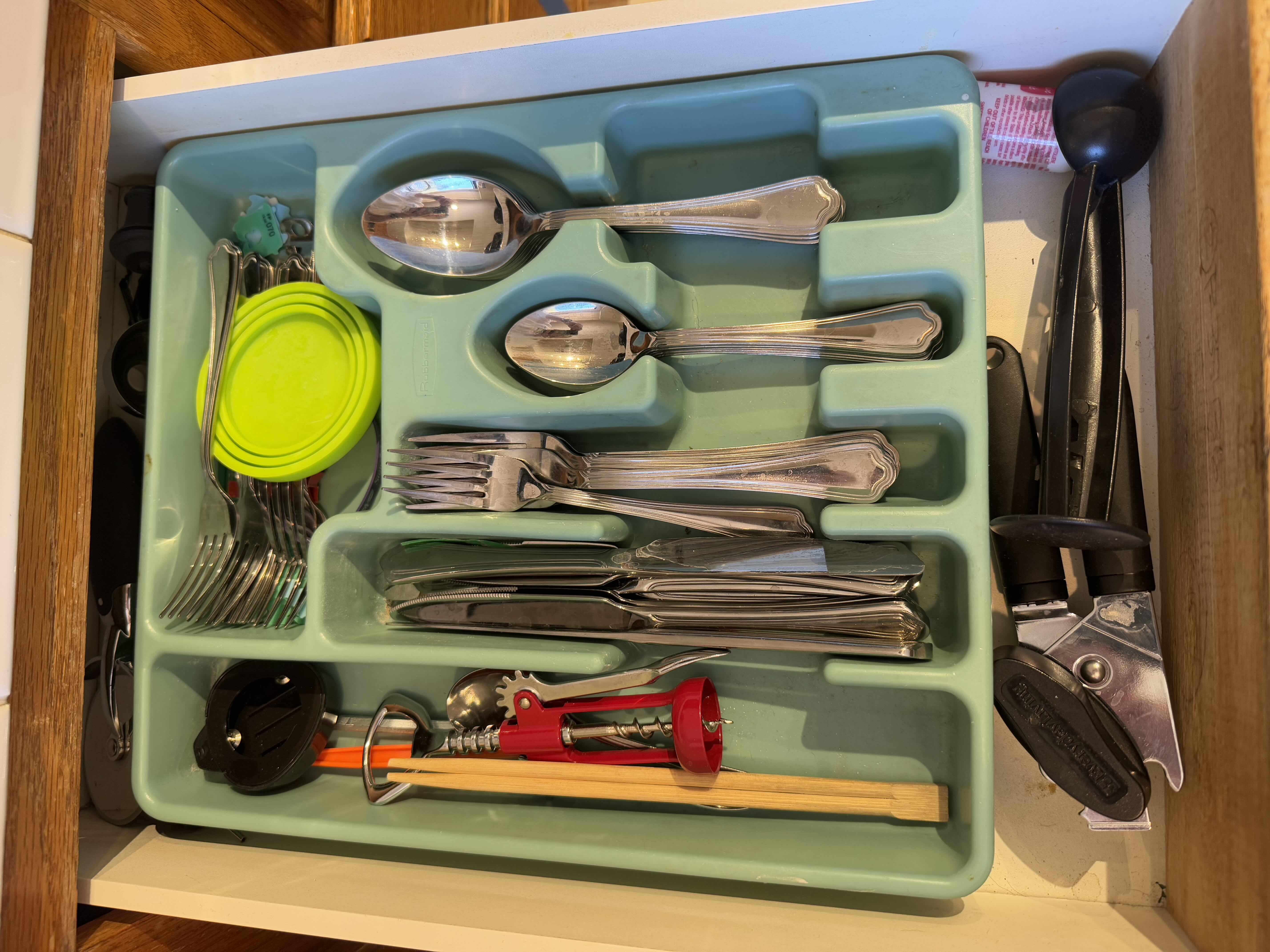 Photo 1 of CONTENTS OF KITCHEN DRAWER. ASSORTED FLATWARE, AND UNTENSILS.