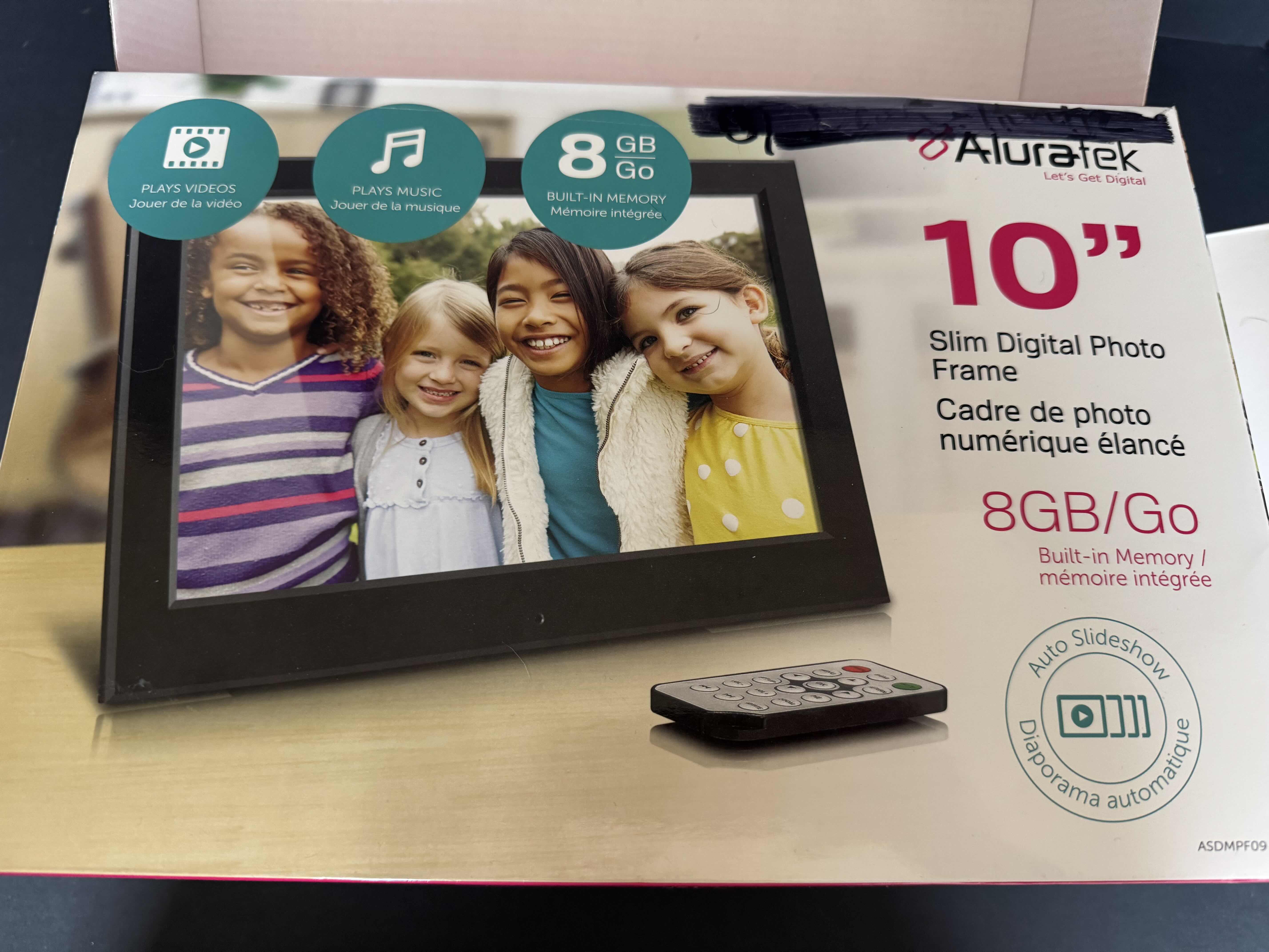 Photo 1 of ALURATEK 10” SLIM DIGITAL PHOTO FRAME