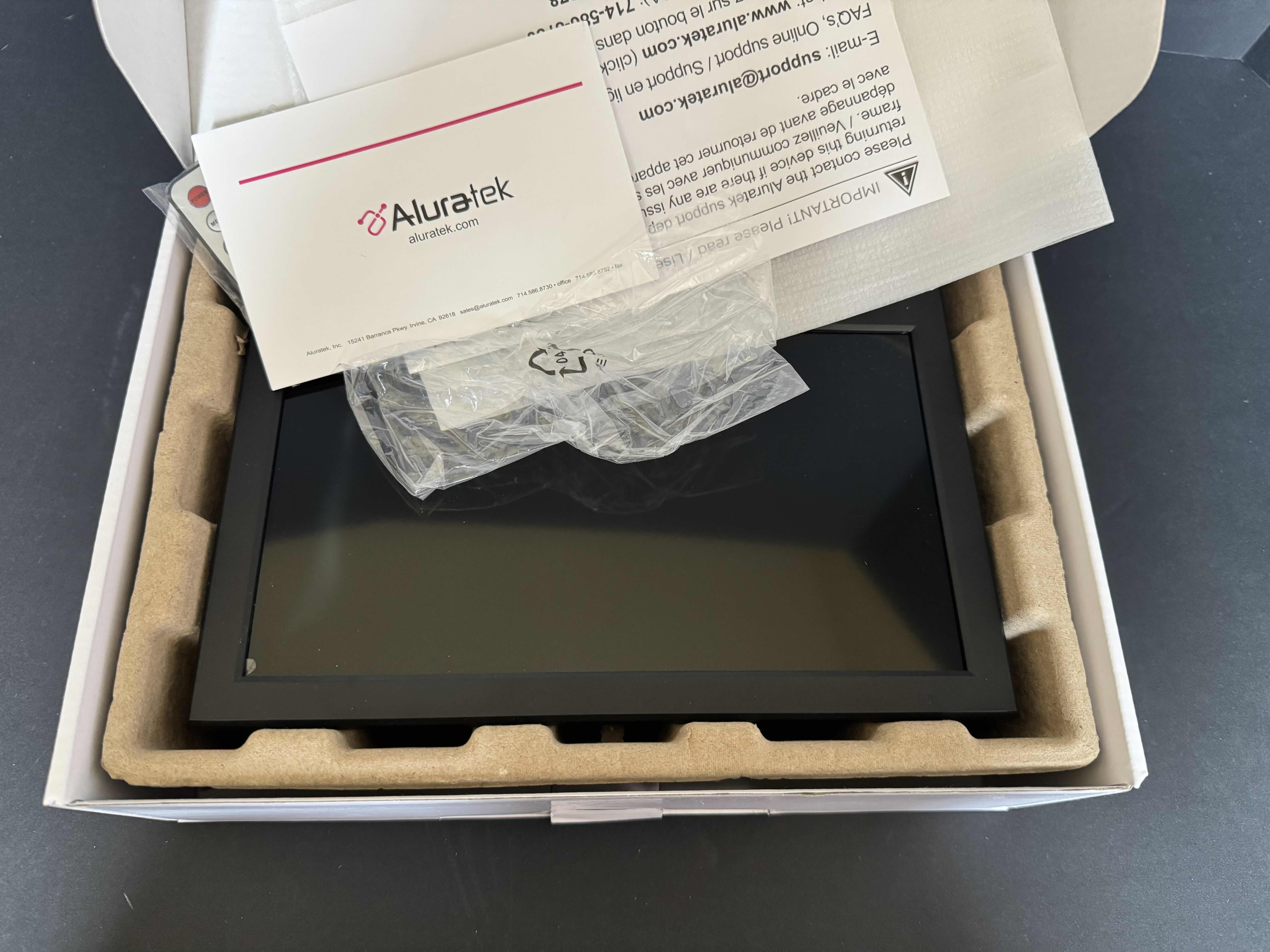 Photo 1 of ALURATEK 10” SLIM DIGITAL PHOTO FRAME