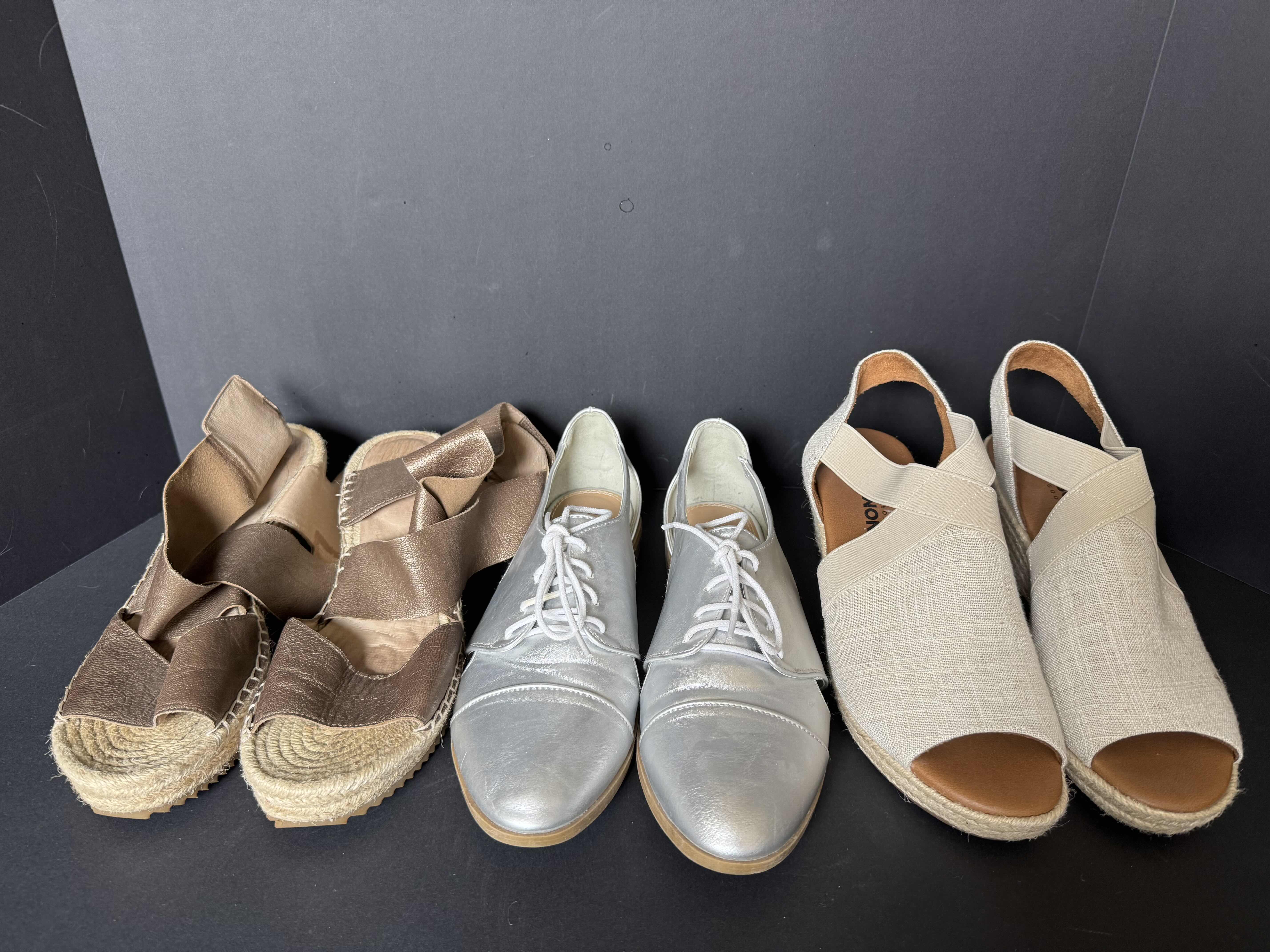 Photo 1 of 3- PAIR OF WOMENS SHOES SIZE 9/9.5